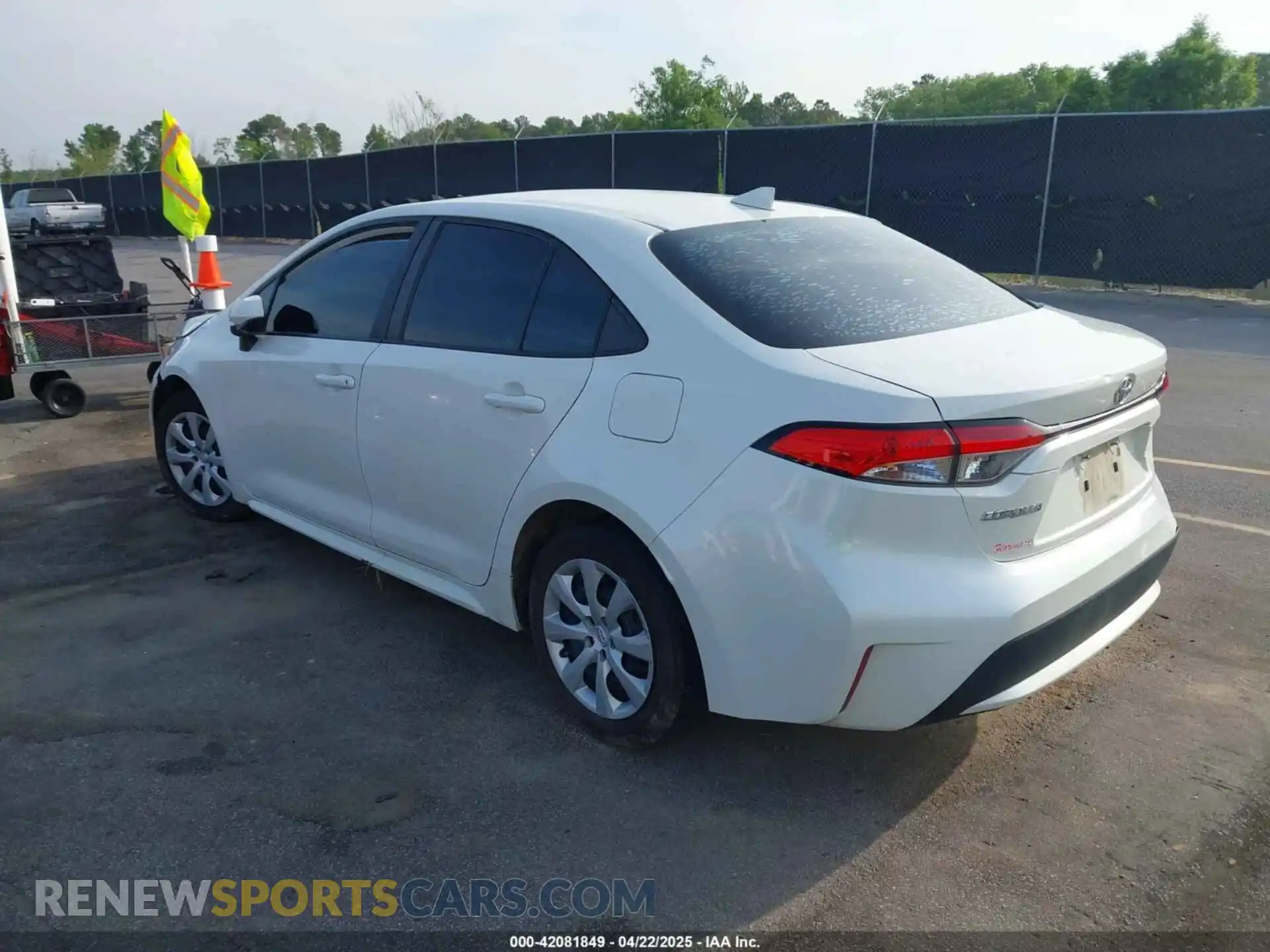 3 Photograph of a damaged car 5YFEPMAE5MP163371 TOYOTA COROLLA 2021