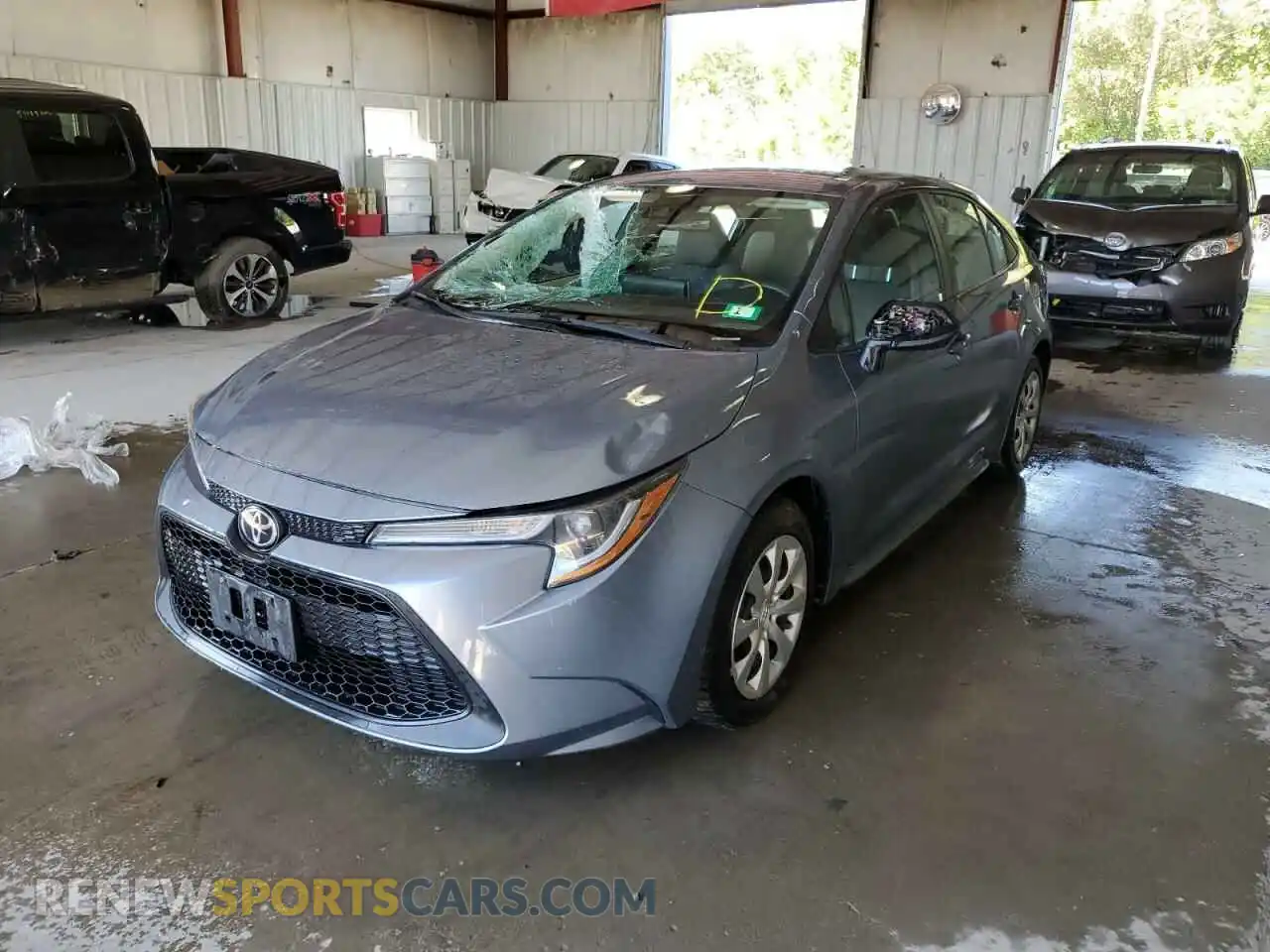 2 fotografías del automóvil dañado 5YFEPMAE5MP166805 TOYOTA COROLLA 2021