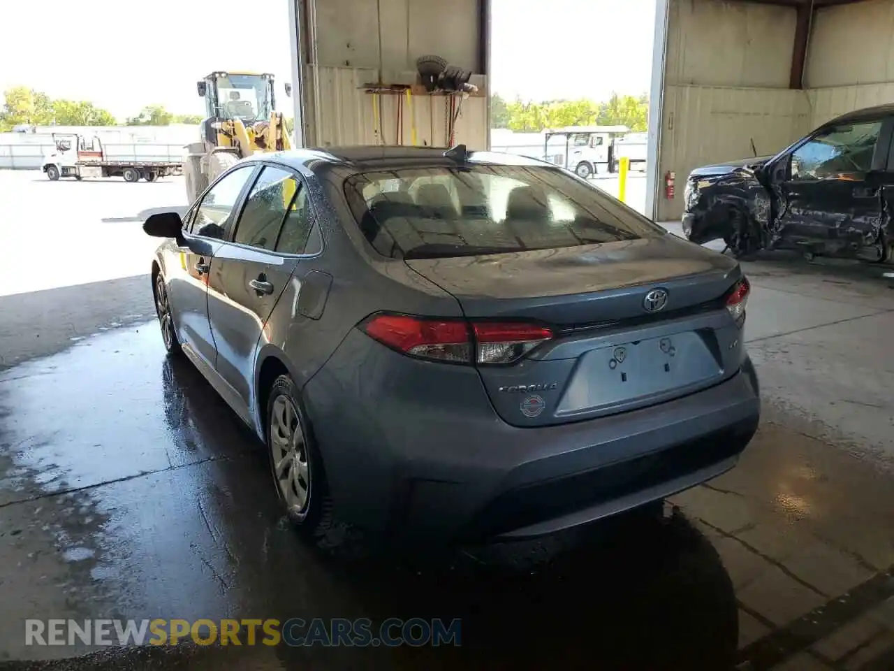 3 fotografías del automóvil dañado 5YFEPMAE5MP166805 TOYOTA COROLLA 2021