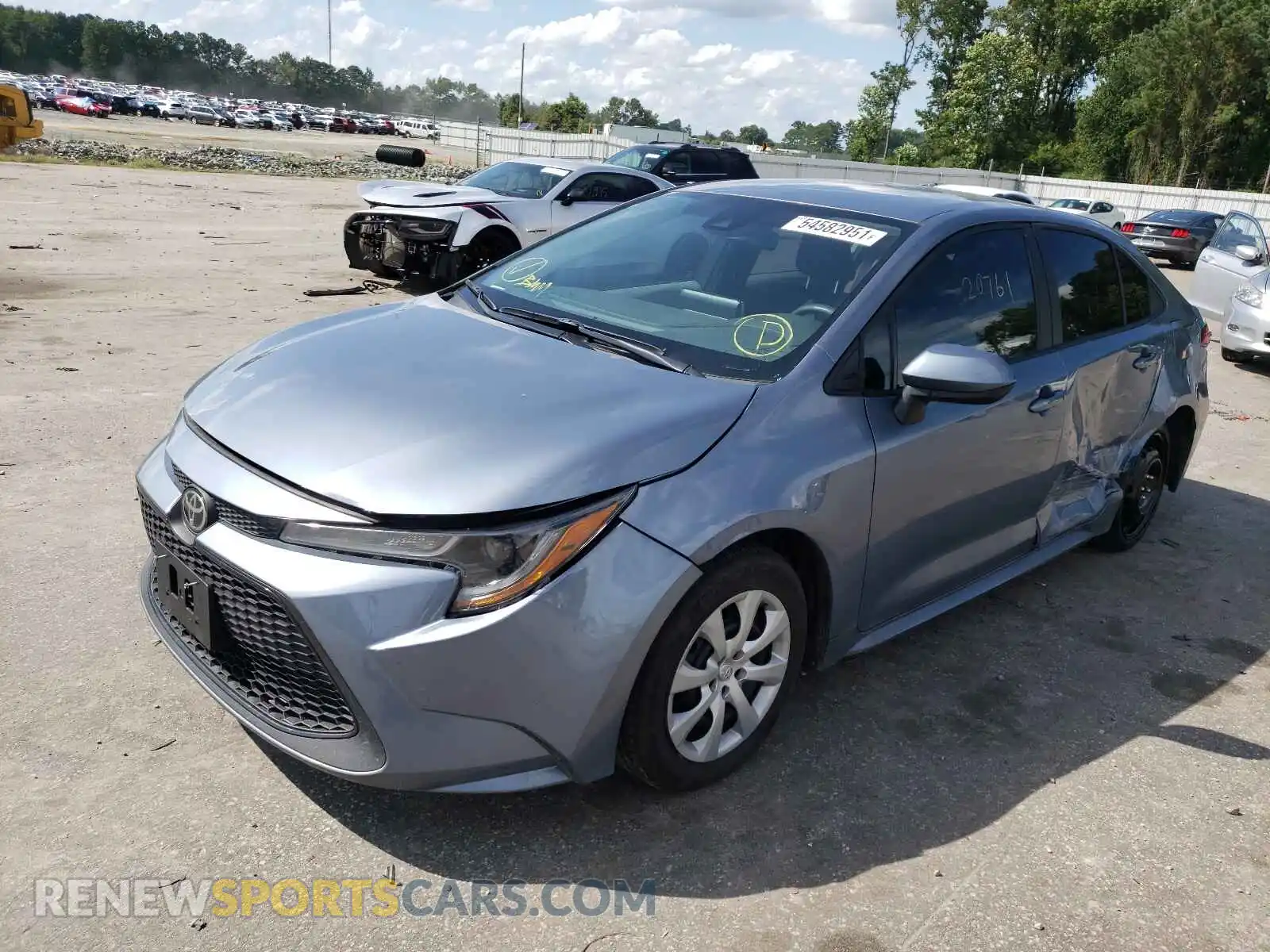 2 fotografías del automóvil dañado 5YFEPMAE5MP176167 TOYOTA COROLLA 2021