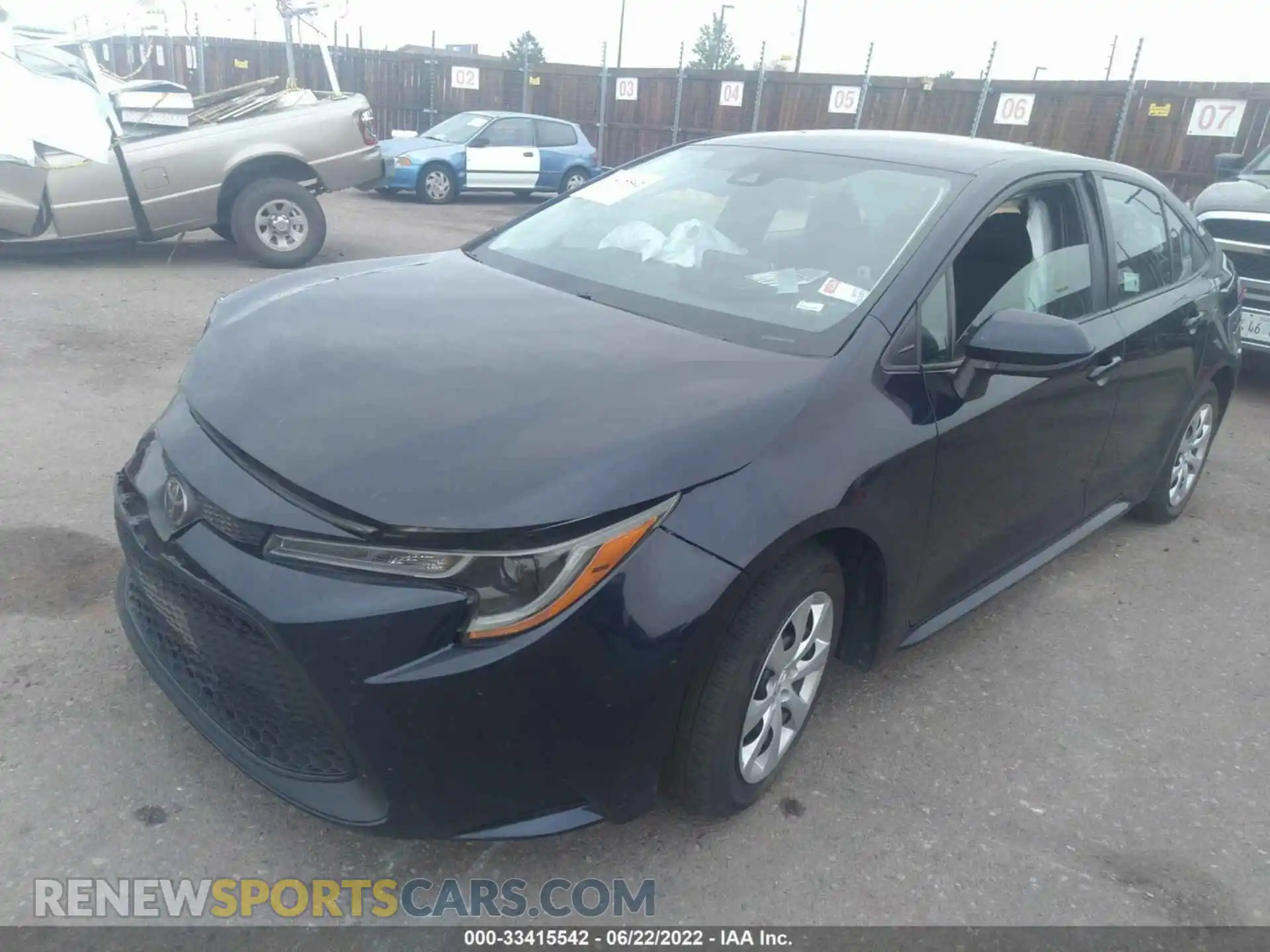 2 fotografías del automóvil dañado 5YFEPMAE5MP186438 TOYOTA COROLLA 2021