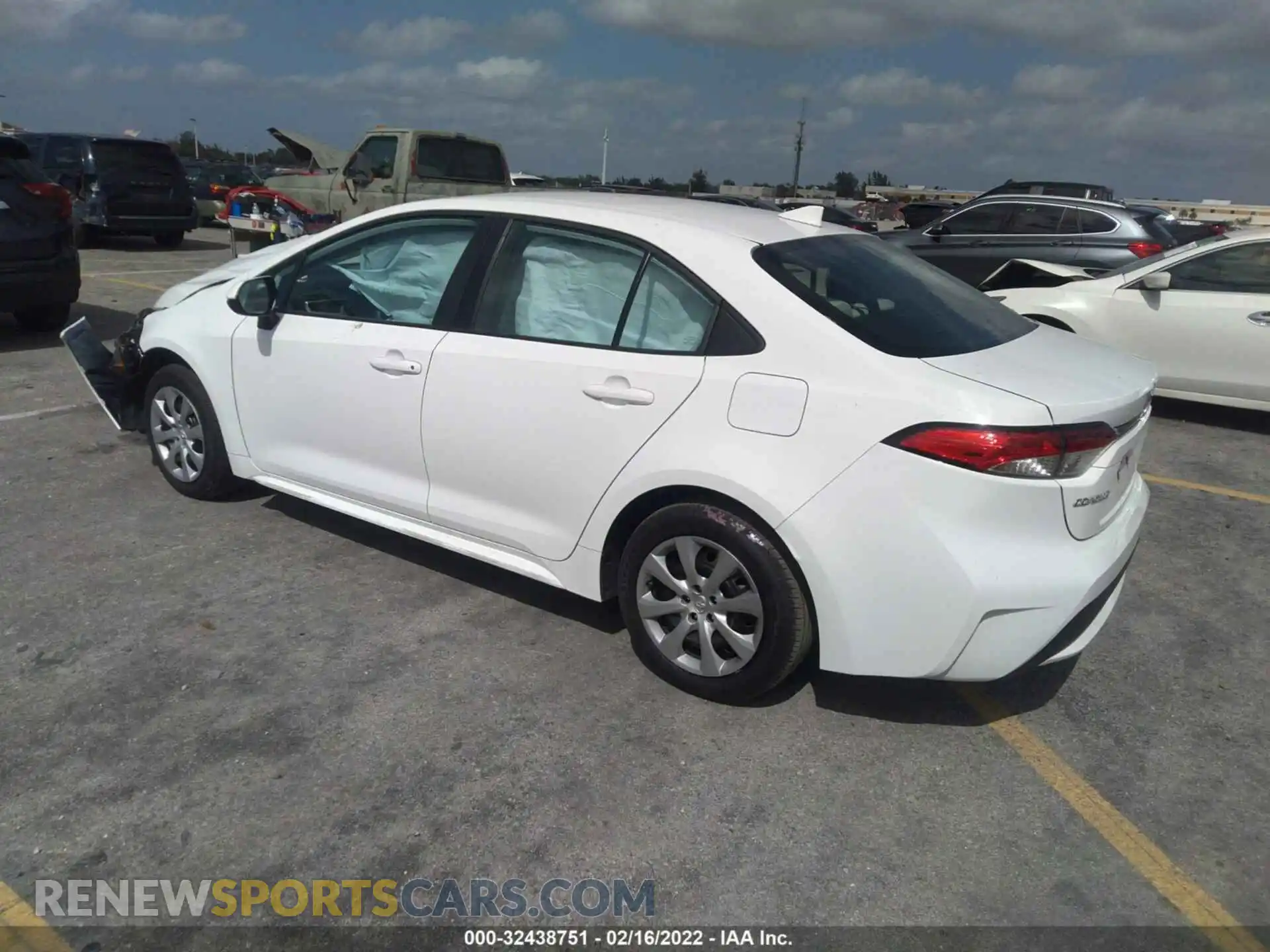 3 Photograph of a damaged car 5YFEPMAE5MP196967 TOYOTA COROLLA 2021