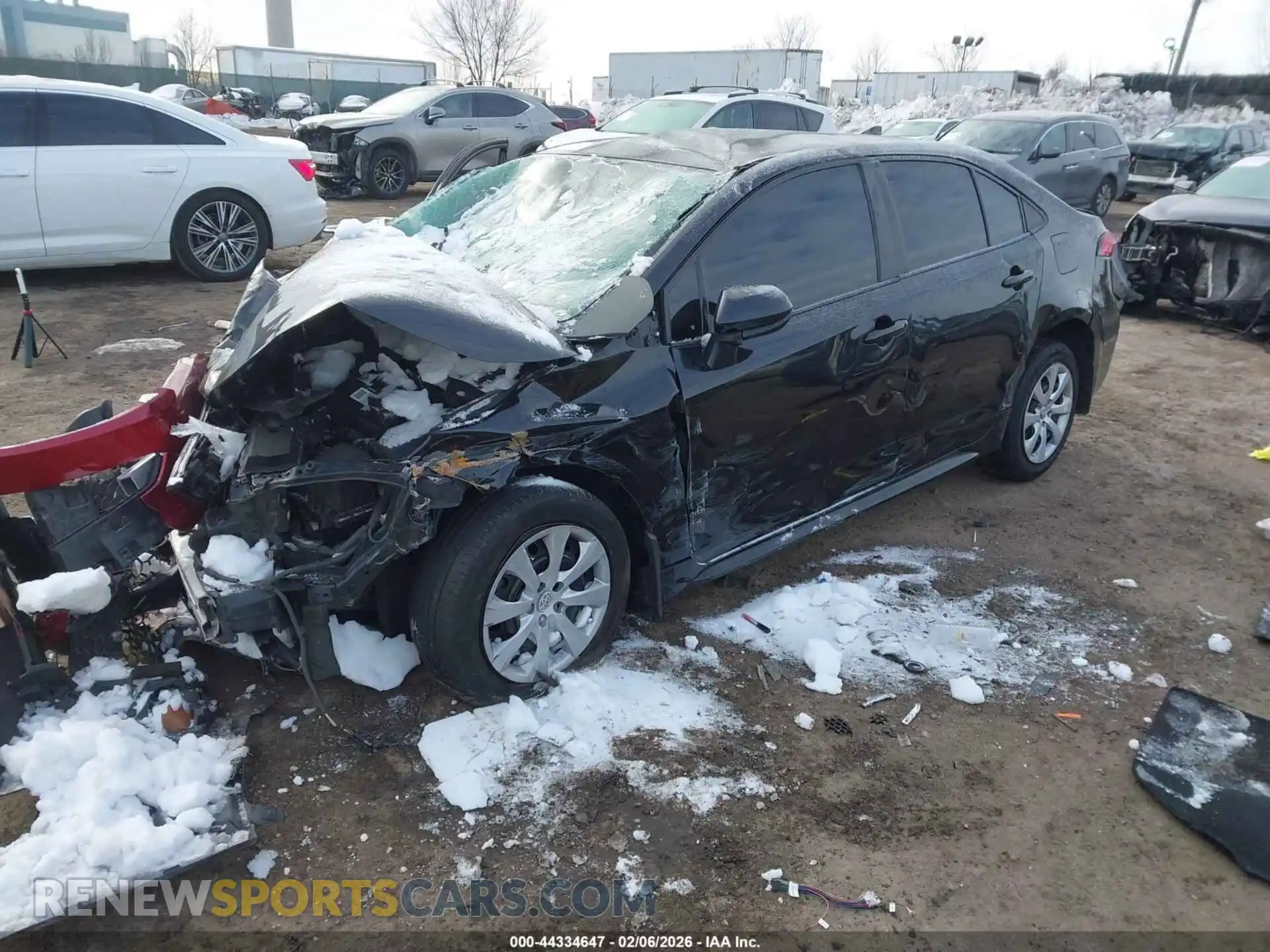2 fotografías del automóvil dañado 5YFEPMAE5MP225271 TOYOTA COROLLA 2021