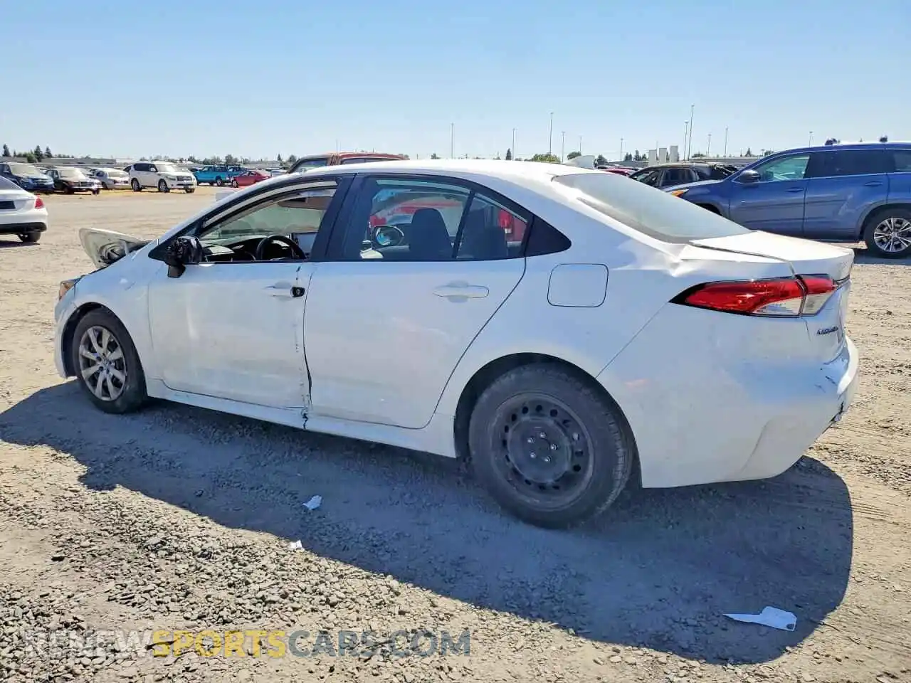2 fotografías del automóvil dañado 5YFEPMAE5MP243592 TOYOTA COROLLA 2021