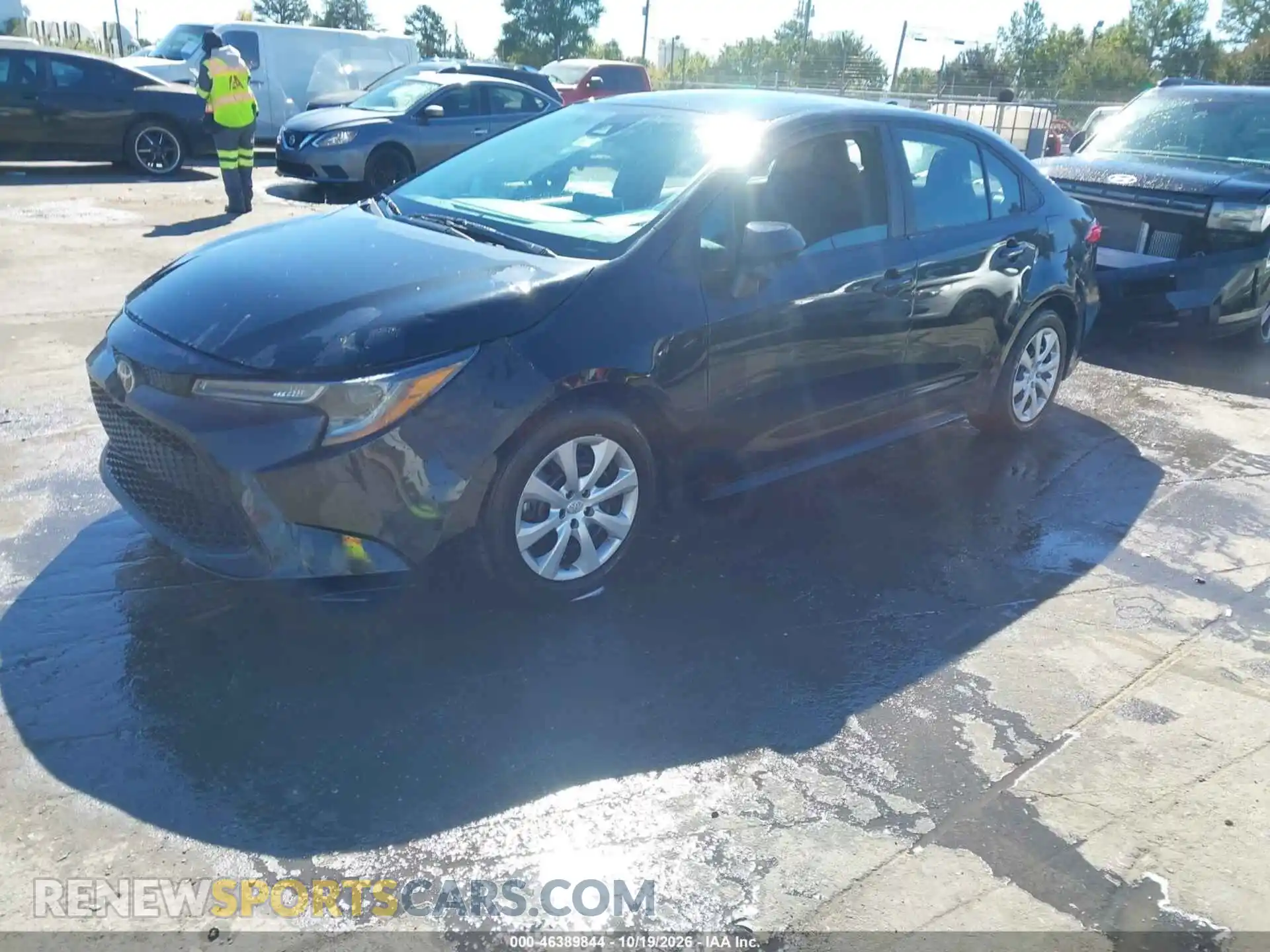 2 fotografías del automóvil dañado 5YFEPMAE5MP255810 TOYOTA COROLLA 2021