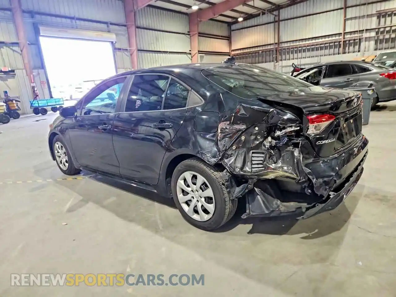 2 fotografías del automóvil dañado 5YFEPMAE6MP174380 TOYOTA COROLLA 2021