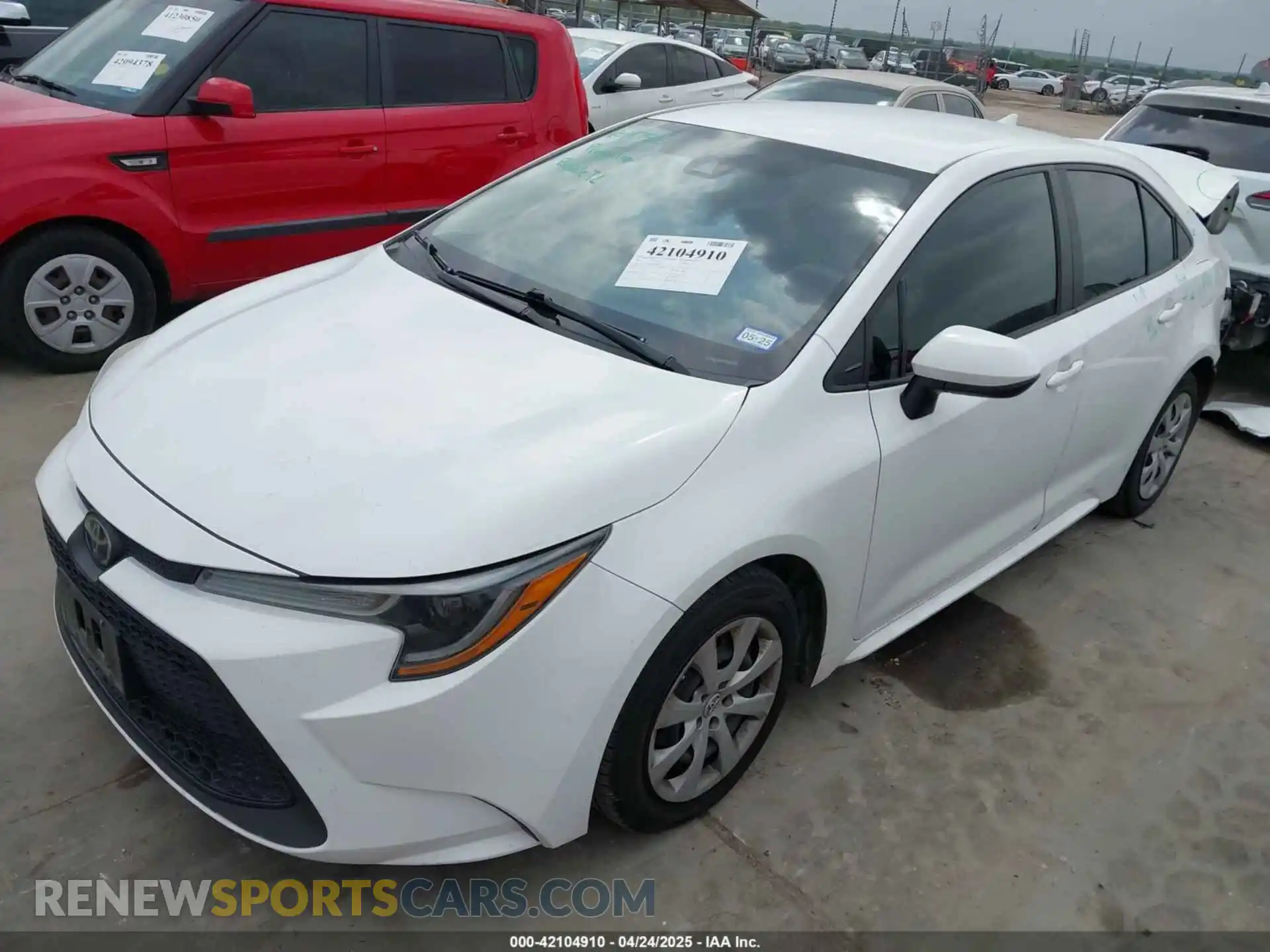 2 fotografías del automóvil dañado 5YFEPMAE6MP180924 TOYOTA COROLLA 2021