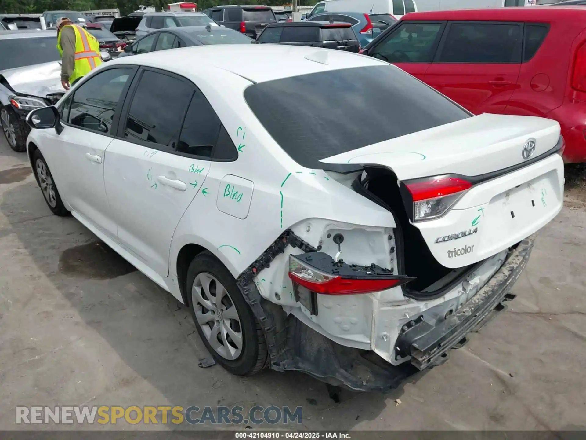 3 fotografías del automóvil dañado 5YFEPMAE6MP180924 TOYOTA COROLLA 2021