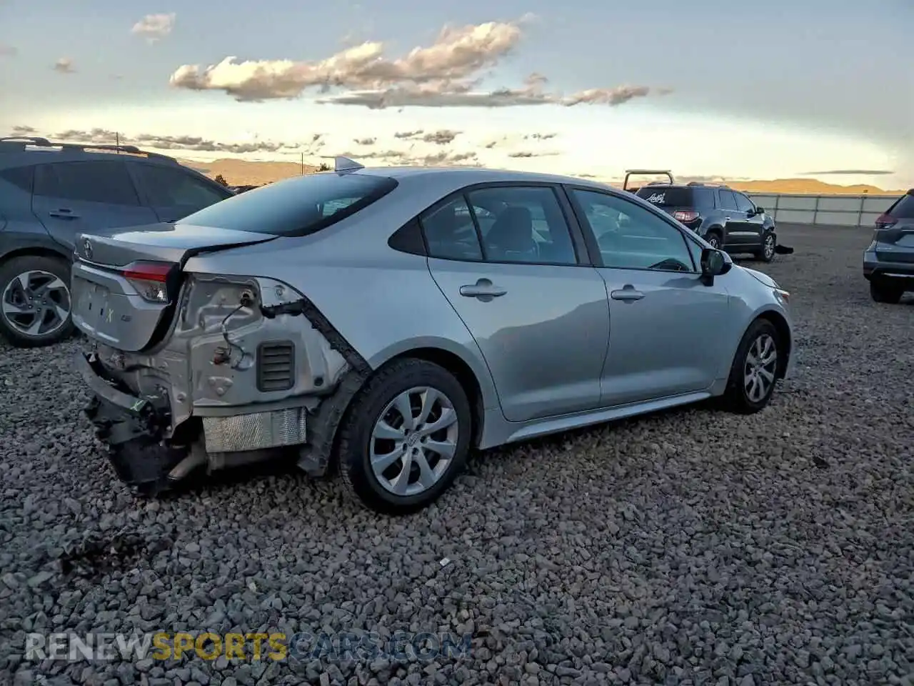 3 Photograph of a damaged car 5YFEPMAE6MP183290 TOYOTA COROLLA 2021