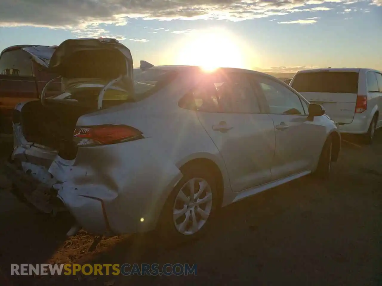 3 Photograph of a damaged car 5YFEPMAE6MP203246 TOYOTA COROLLA 2021