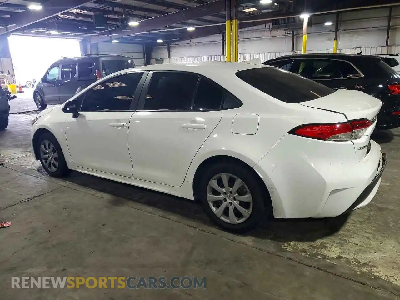 2 fotografías del automóvil dañado 5YFEPMAE6MP206454 TOYOTA COROLLA 2021