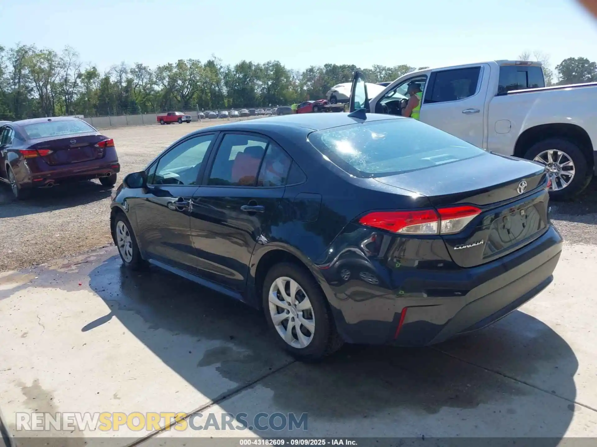 3 Photograph of a damaged car 5YFEPMAE7MP254500 TOYOTA COROLLA 2021