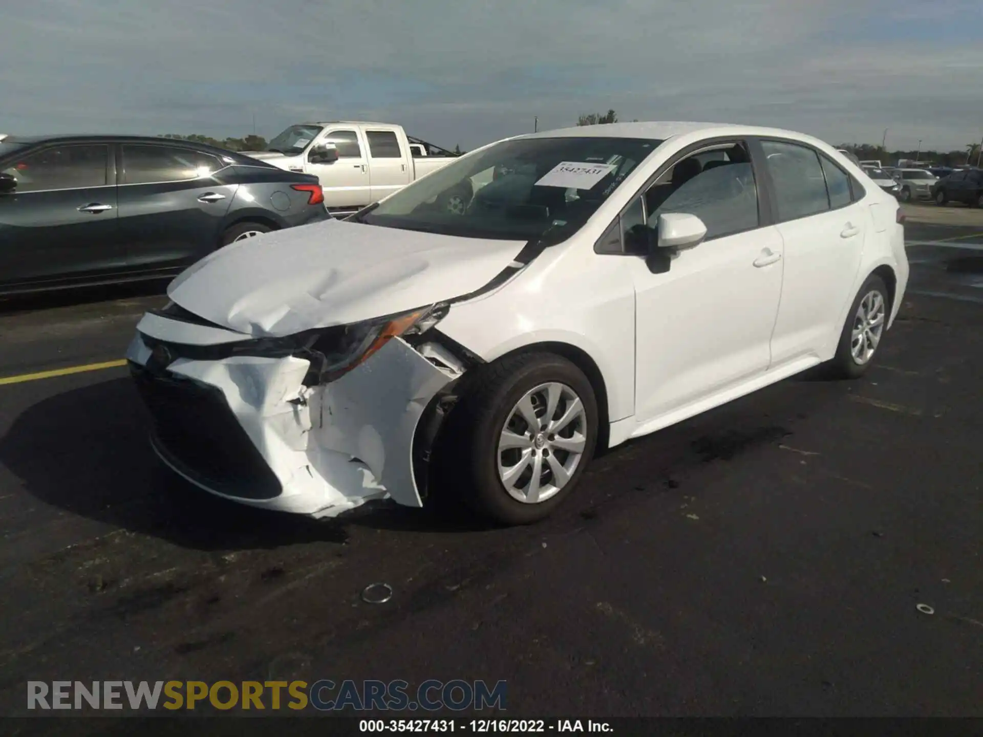 2 fotografías del automóvil dañado 5YFEPMAE8MP188006 TOYOTA COROLLA 2021