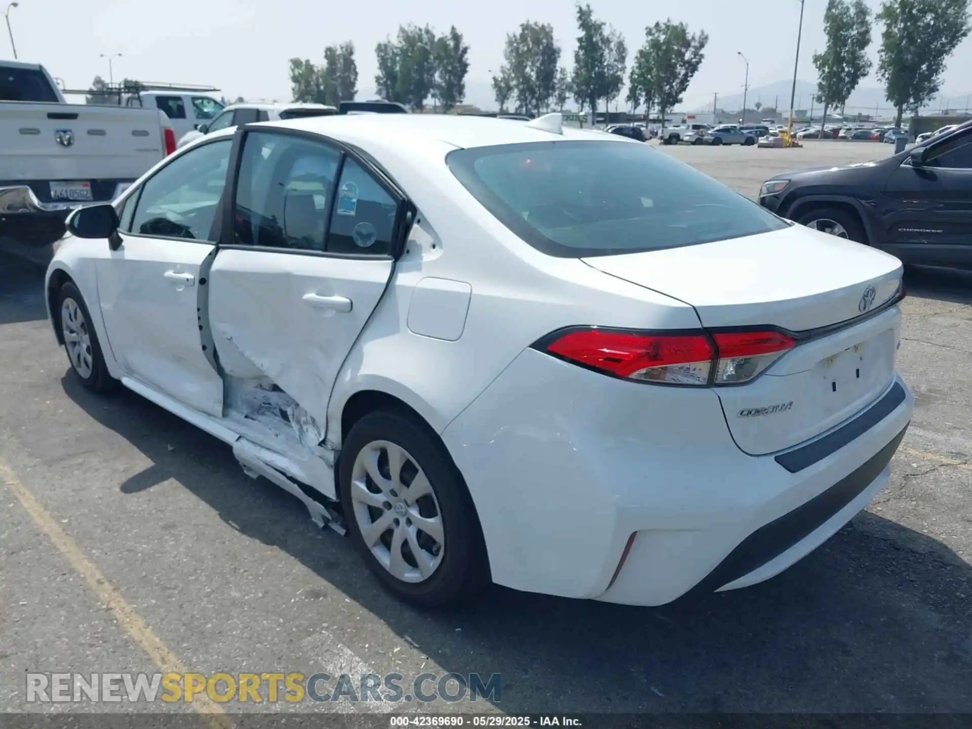 3 Photograph of a damaged car 5YFEPMAE8MP191942 TOYOTA COROLLA 2021