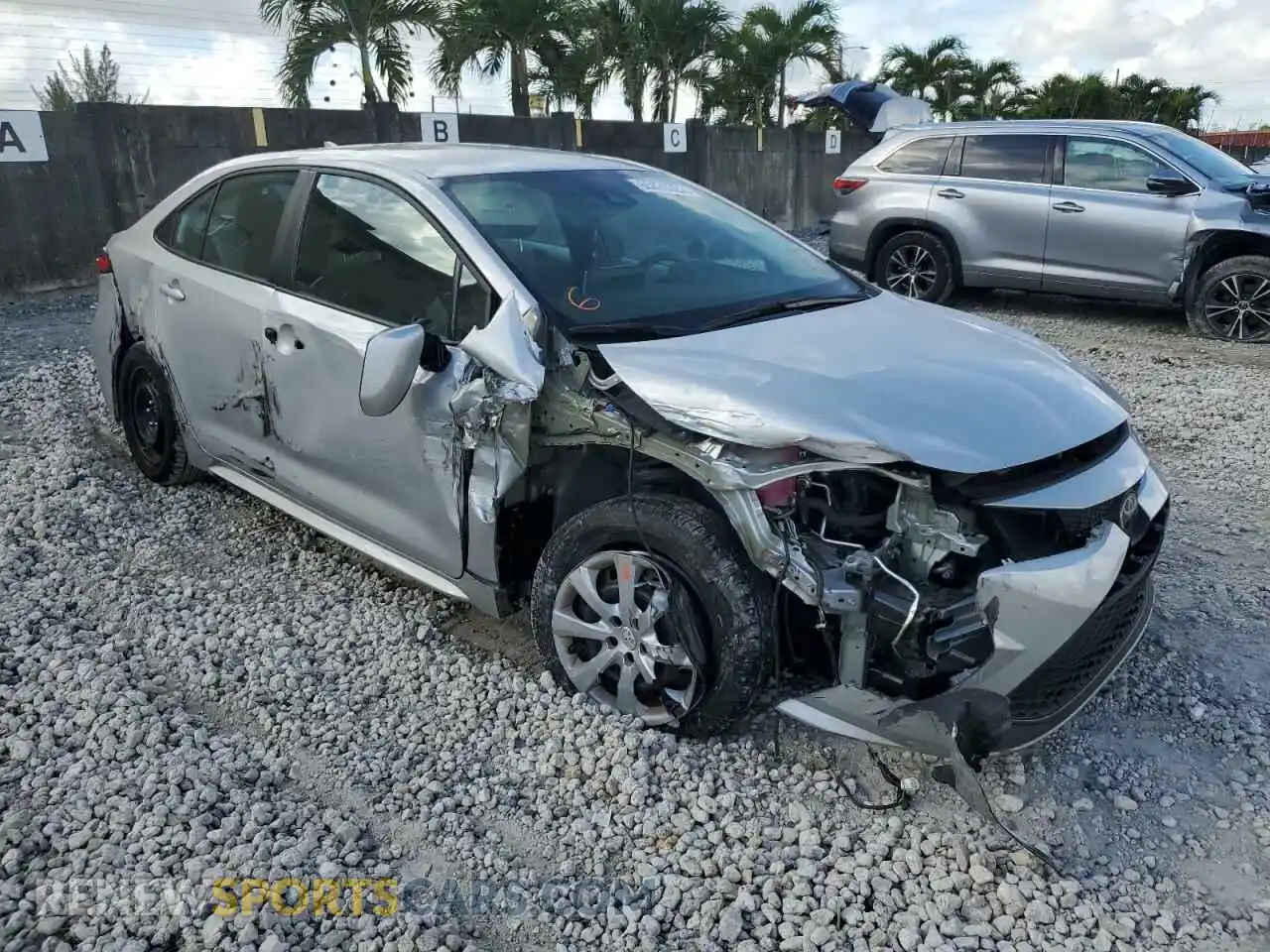 1 Photograph of a damaged car 5YFEPMAE8MP194906 TOYOTA COROLLA 2021