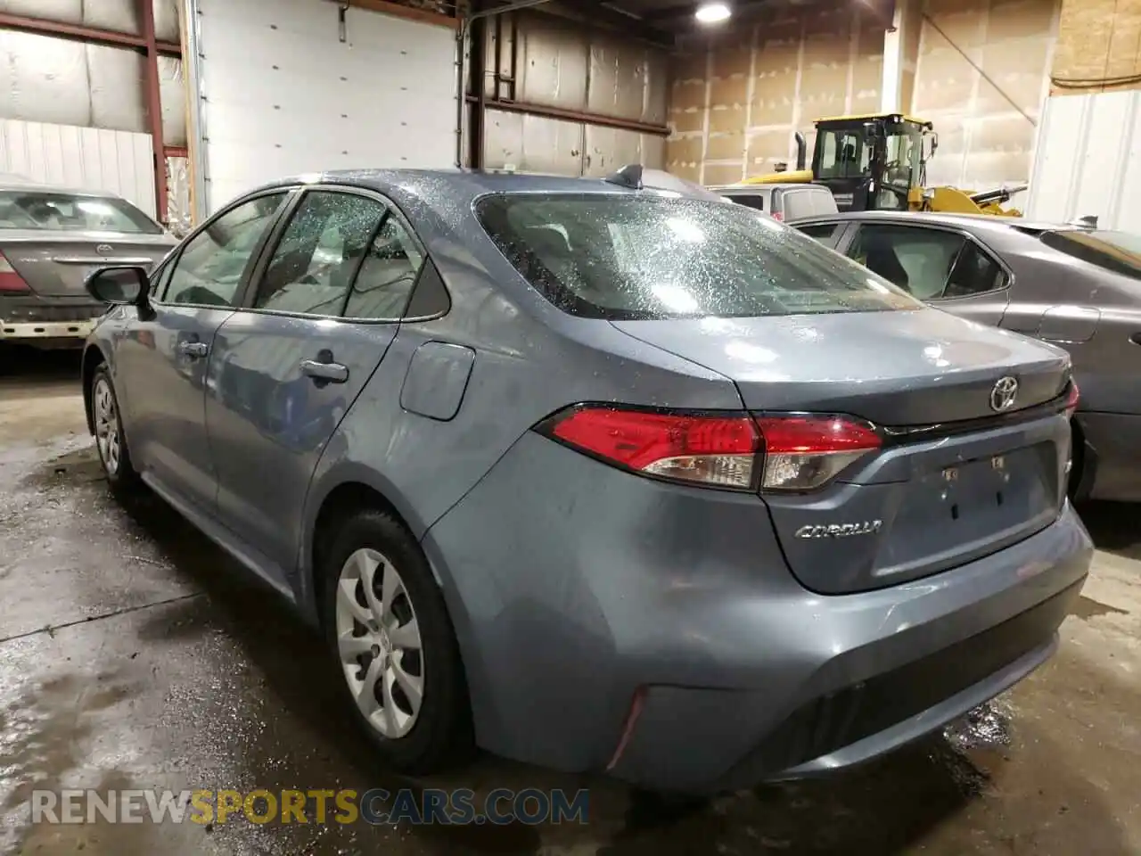 2 fotografías del automóvil dañado 5YFEPMAE8MP215673 TOYOTA COROLLA 2021