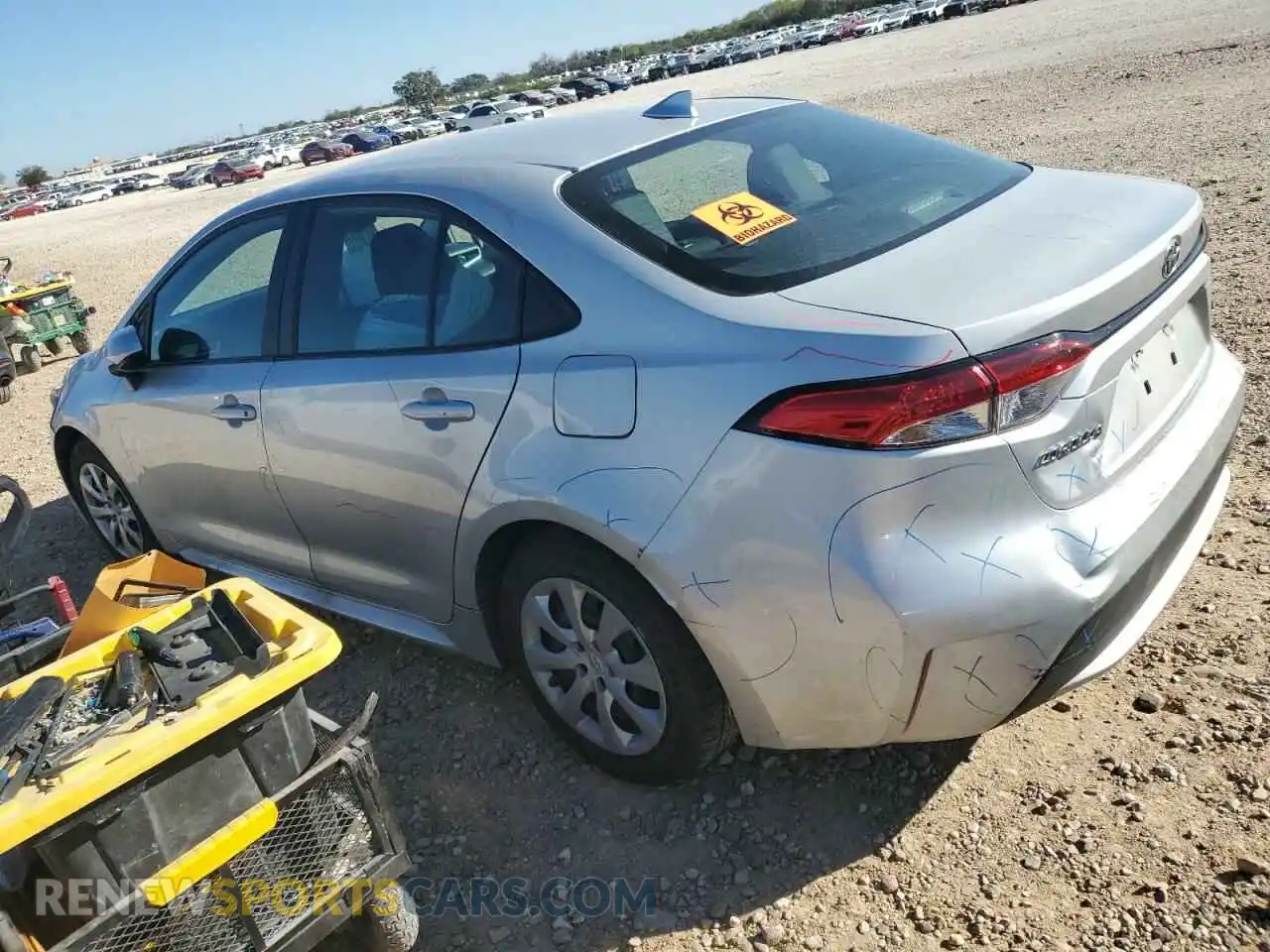 2 fotografías del automóvil dañado 5YFEPMAE8MP218444 TOYOTA COROLLA 2021