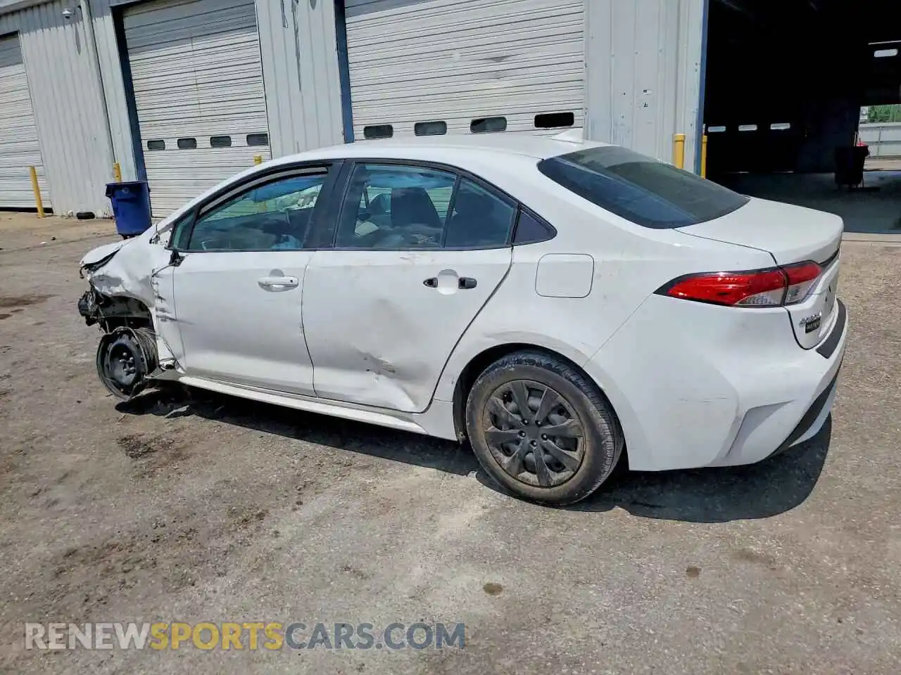 2 fotografías del automóvil dañado 5YFEPMAE8MP235051 TOYOTA COROLLA 2021