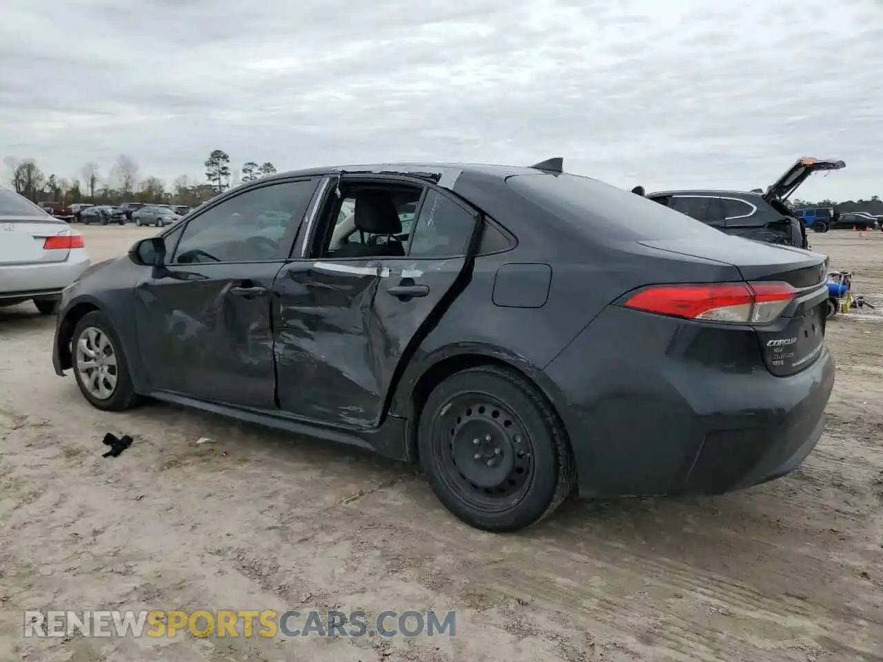 2 fotografías del automóvil dañado 5YFEPMAE9MP176947 TOYOTA COROLLA 2021