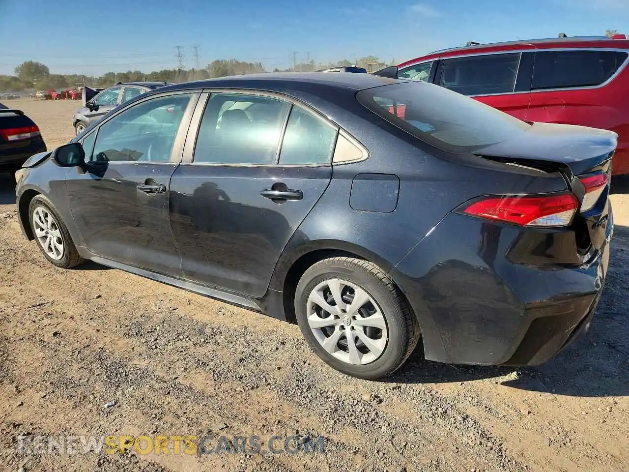 2 fotografías del automóvil dañado 5YFEPMAE9MP216539 TOYOTA COROLLA 2021