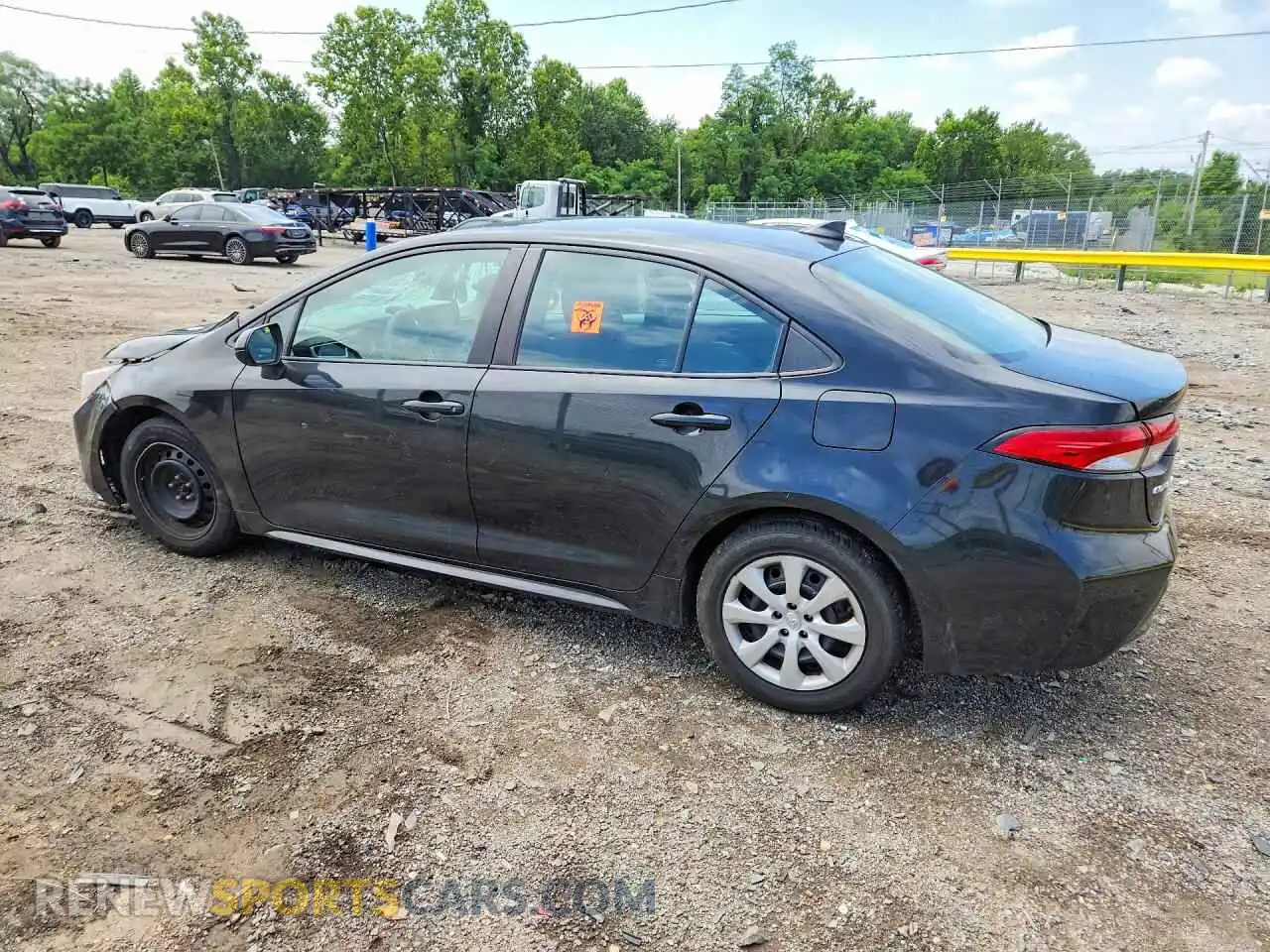 2 fotografías del automóvil dañado 5YFEPMAE9MP220557 TOYOTA COROLLA 2021