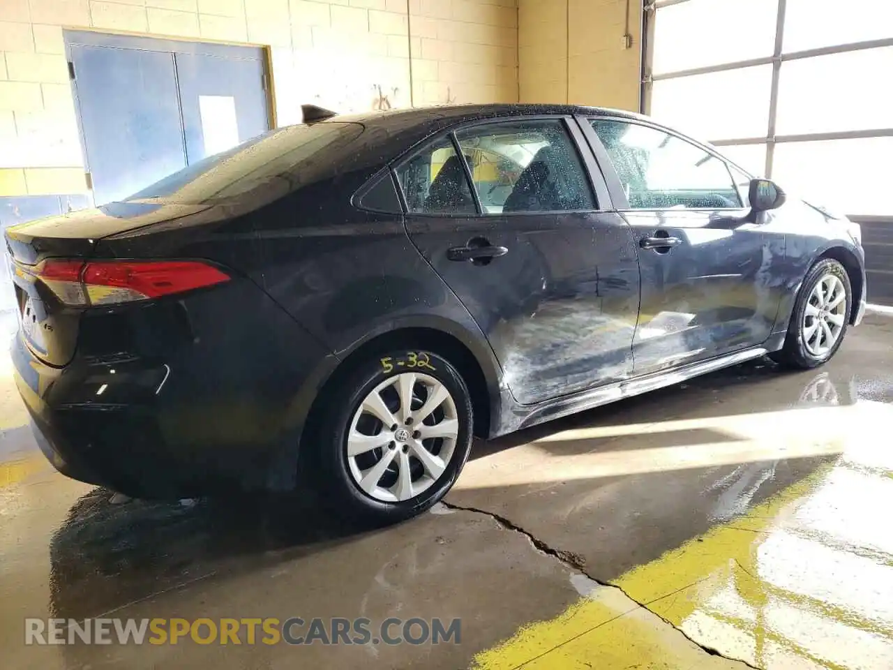 3 Photograph of a damaged car 5YFEPMAE9MP233695 TOYOTA COROLLA 2021