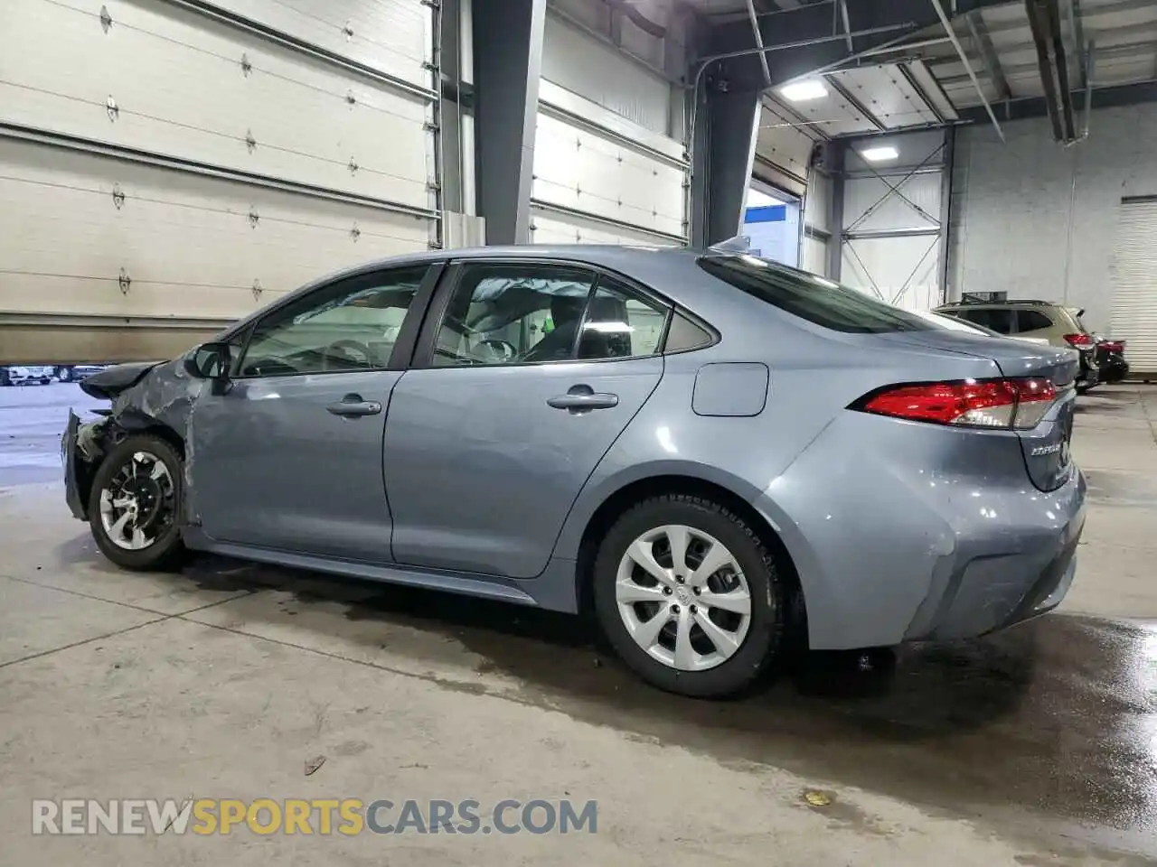 2 fotografías del automóvil dañado 5YFEPMAE9MP251128 TOYOTA COROLLA 2021