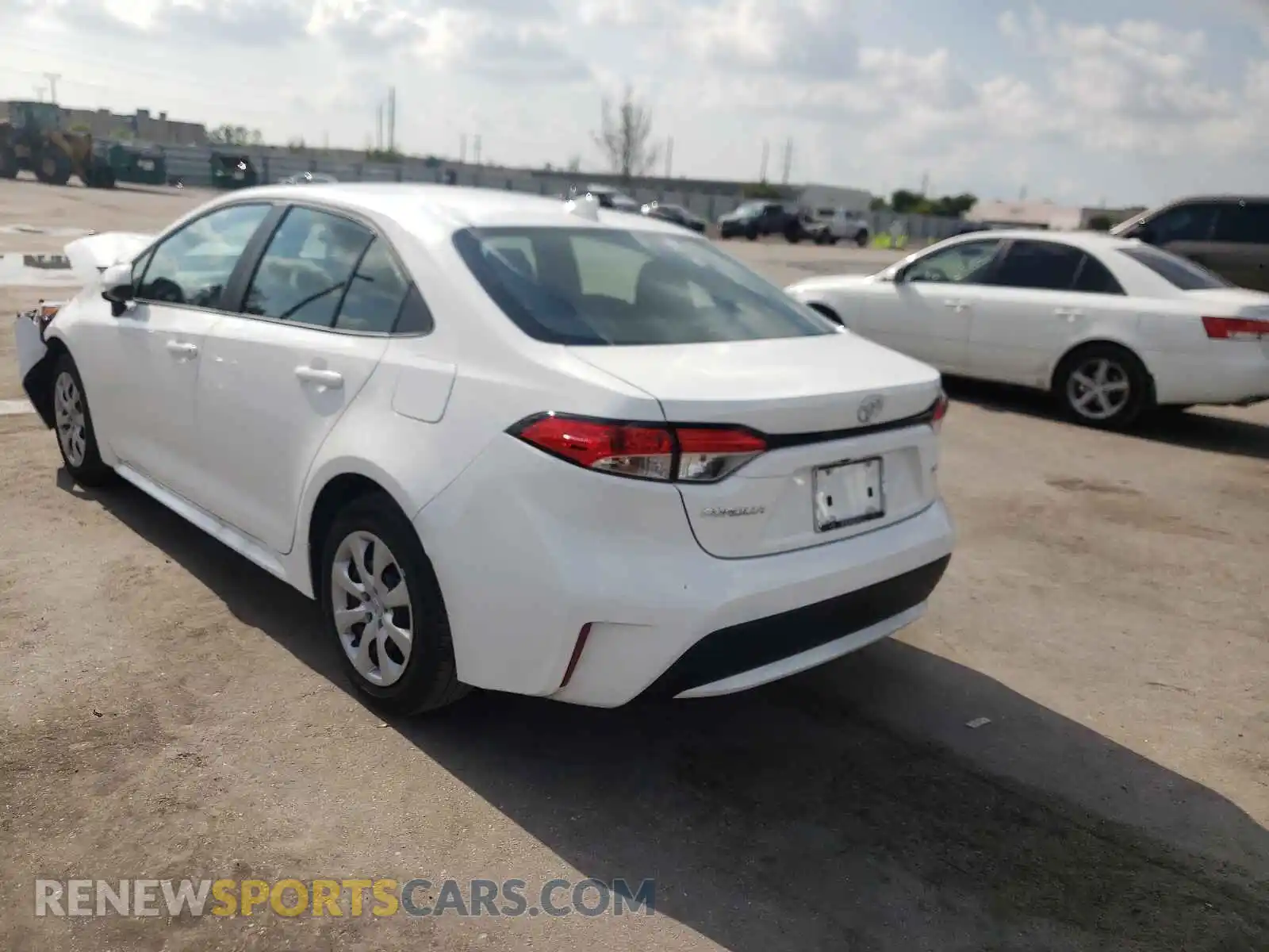 3 fotografías del automóvil dañado 5YFEPMAE9MP258659 TOYOTA COROLLA 2021