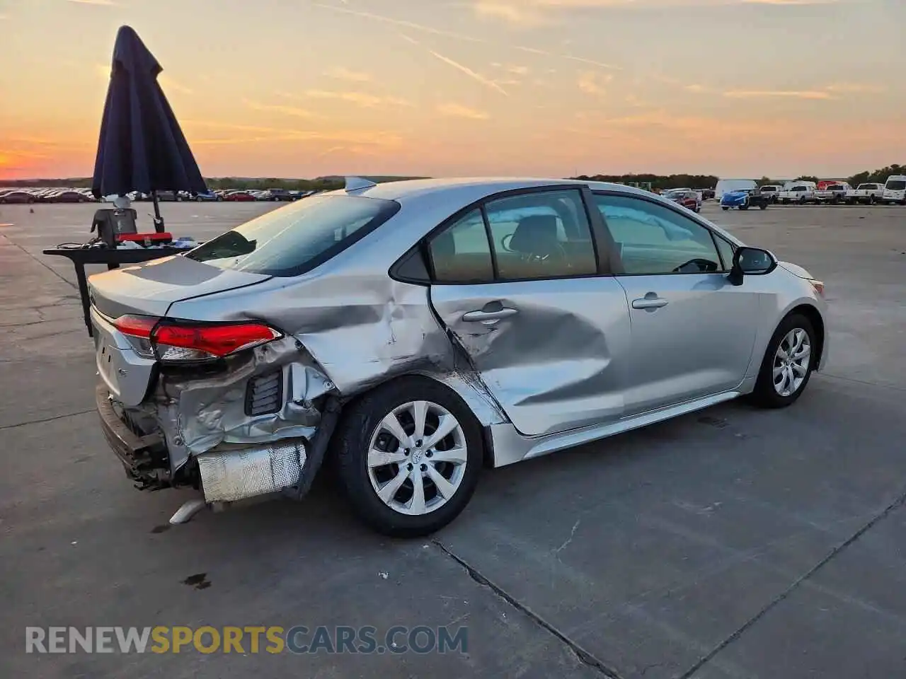 3 fotografías del automóvil dañado 5YFEPMAEXMP157811 TOYOTA COROLLA 2021