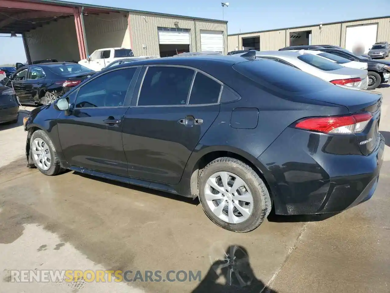 2 fotografías del automóvil dañado 5YFEPMAEXMP235567 TOYOTA COROLLA 2021