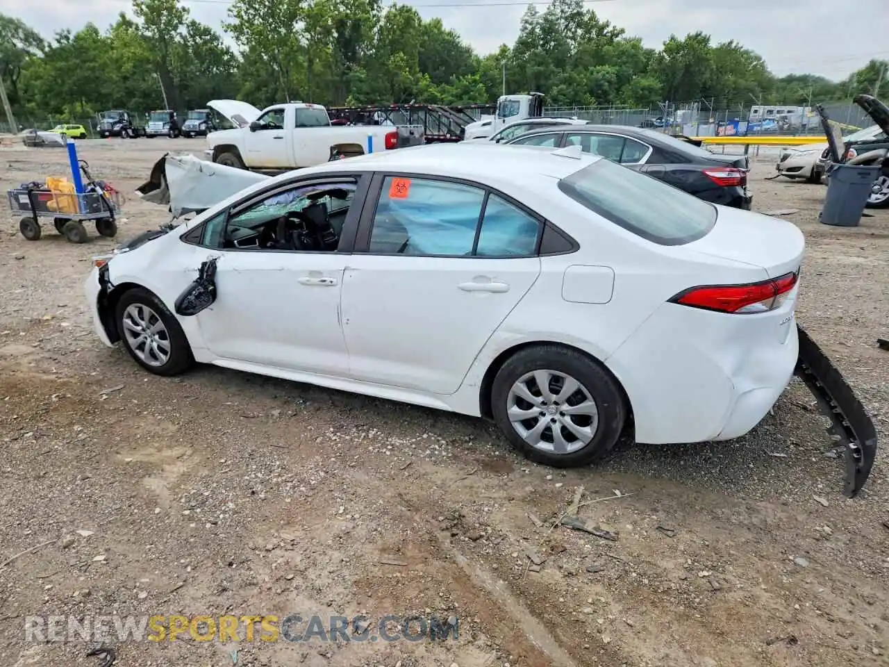 2 fotografías del automóvil dañado 5YFEPMAEXMP241983 TOYOTA COROLLA 2021