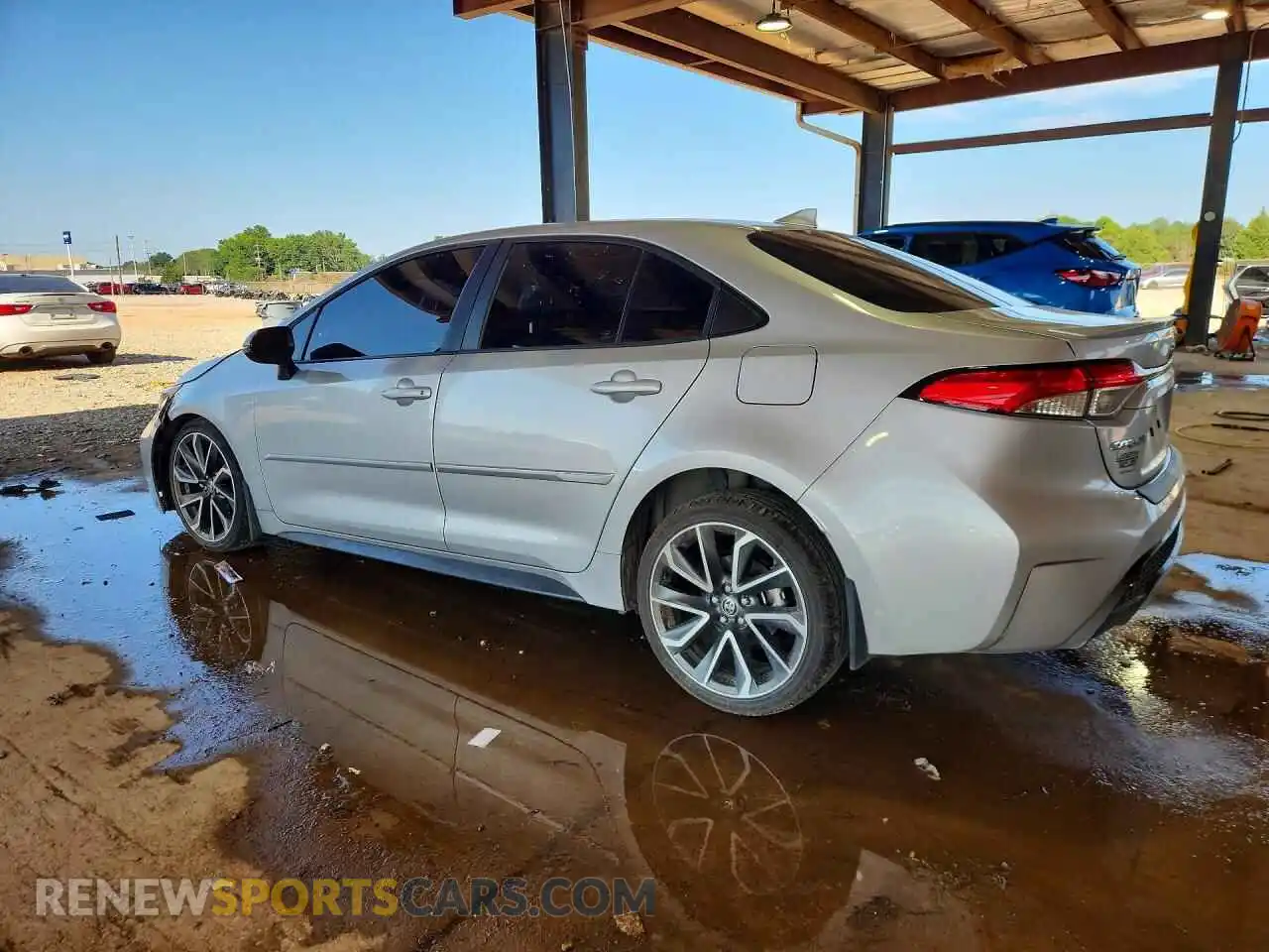 2 fotografías del automóvil dañado 5YFS4MCE3MP093555 TOYOTA COROLLA 2021