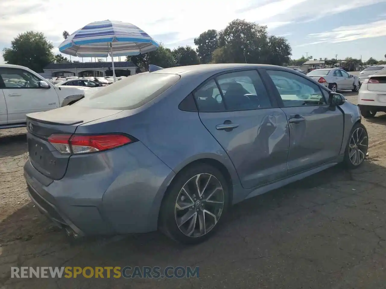 3 fotografías del automóvil dañado 5YFS4MCE5MP058466 TOYOTA COROLLA 2021