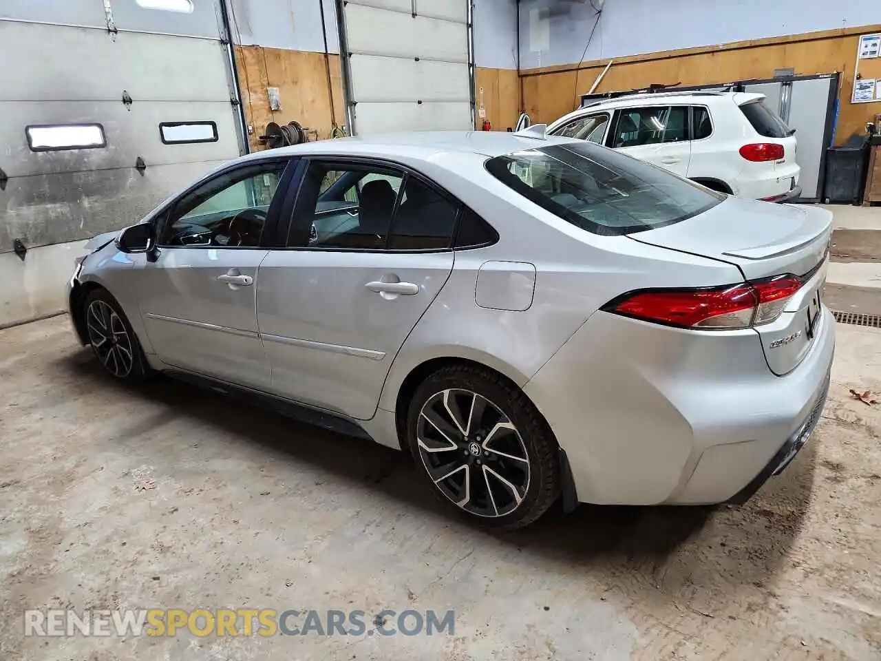 2 fotografías del automóvil dañado 5YFS4MCE5MP087045 TOYOTA COROLLA 2021