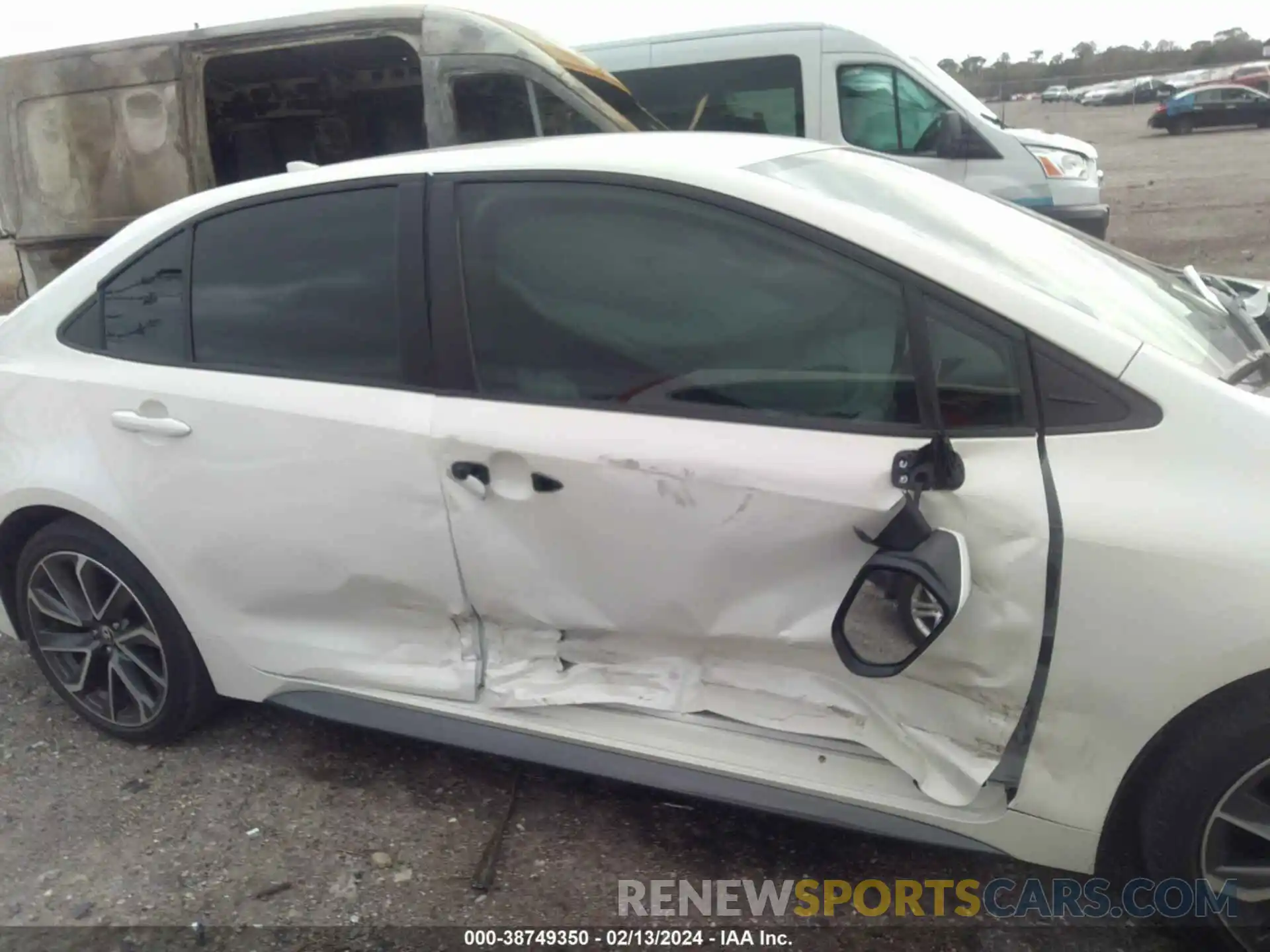 13 Photograph of a damaged car 5YFS4MCE9MP060088 TOYOTA COROLLA 2021