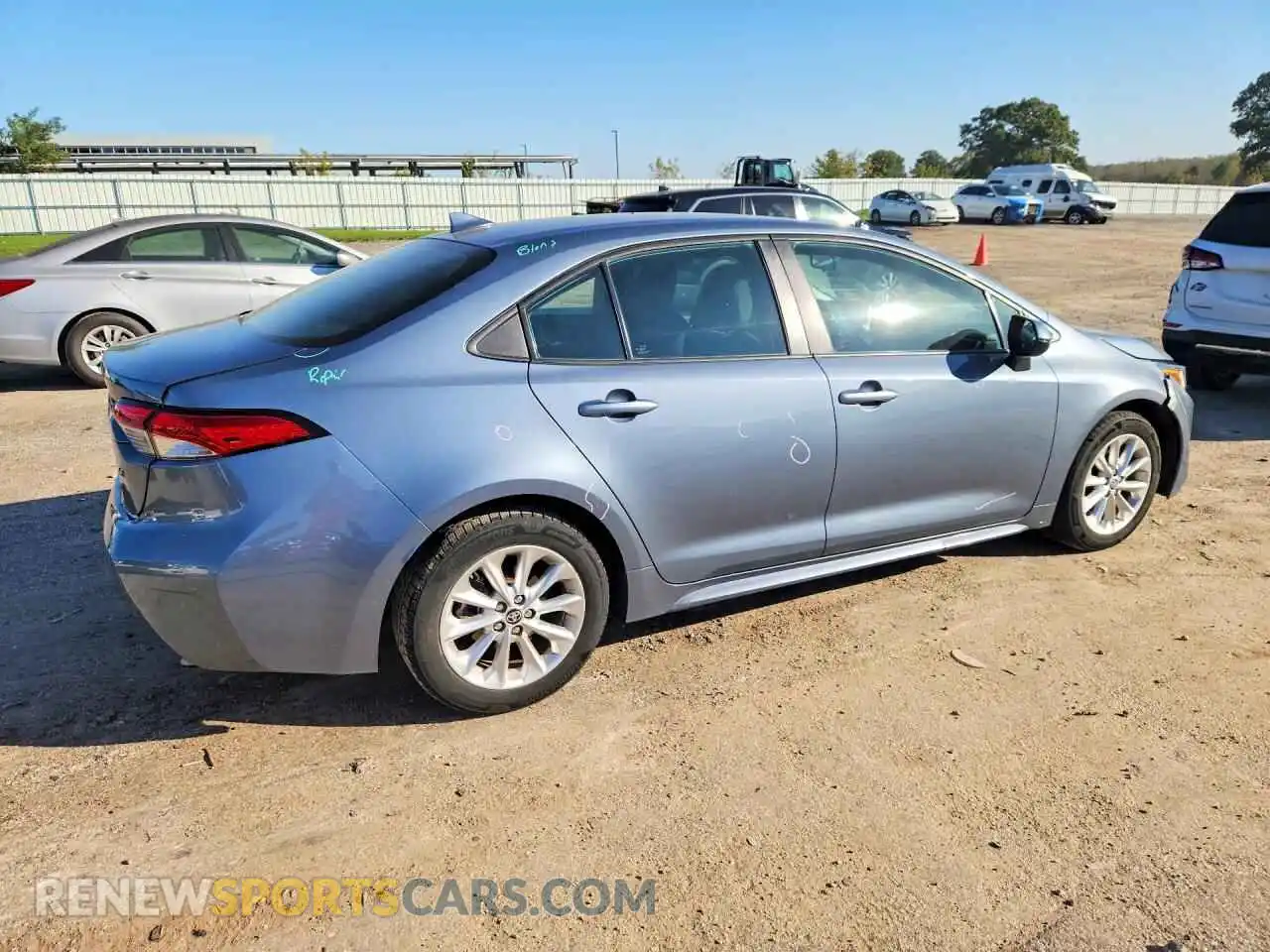 3 fotografías del automóvil dañado 5YFVPMAE7MP154204 TOYOTA COROLLA 2021