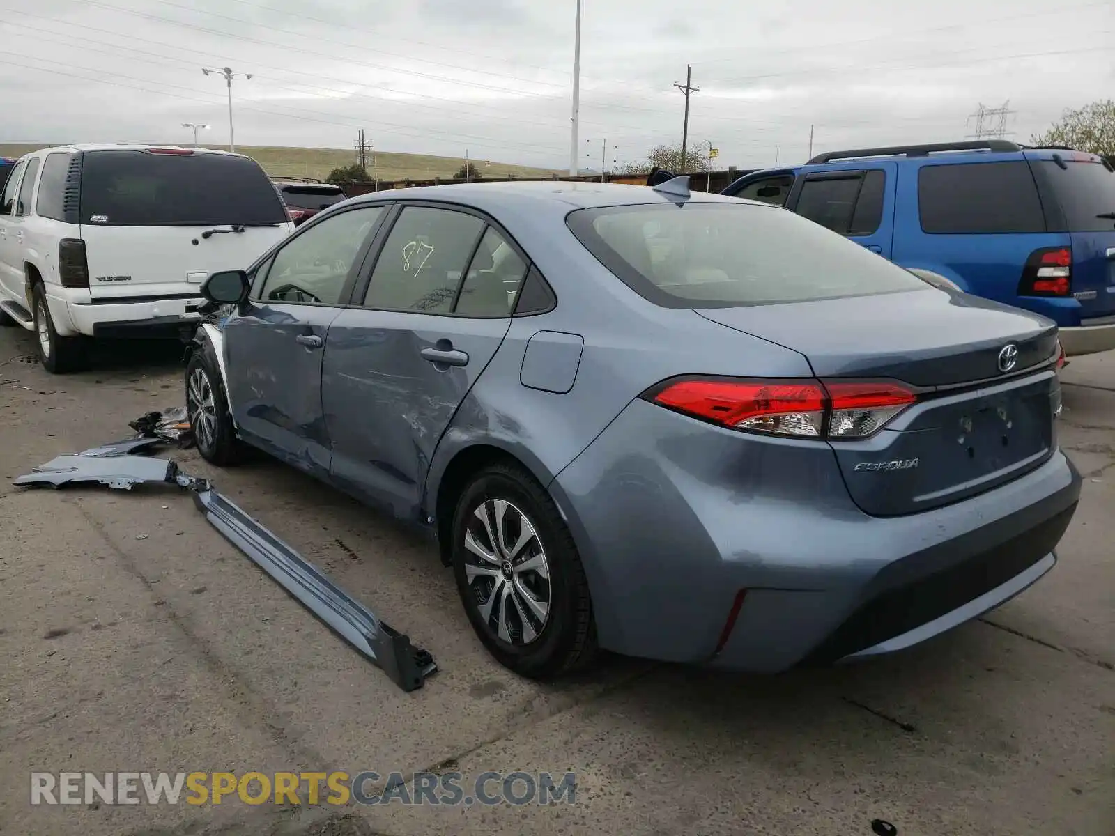 3 Photograph of a damaged car JTDEAMDE2MJ007192 TOYOTA COROLLA 2021