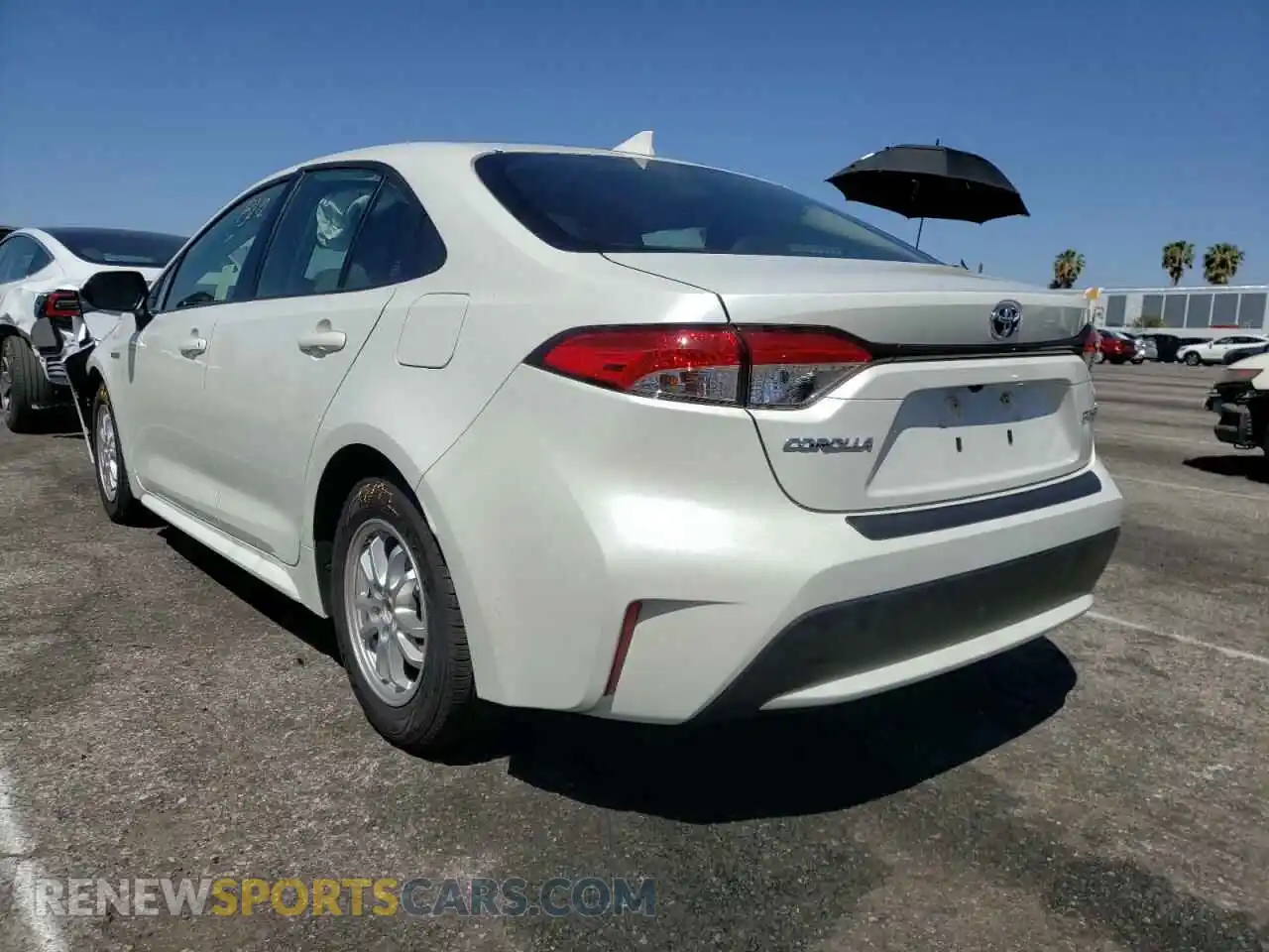 3 fotografías del automóvil dañado JTDEAMDE4MJ016055 TOYOTA COROLLA 2021