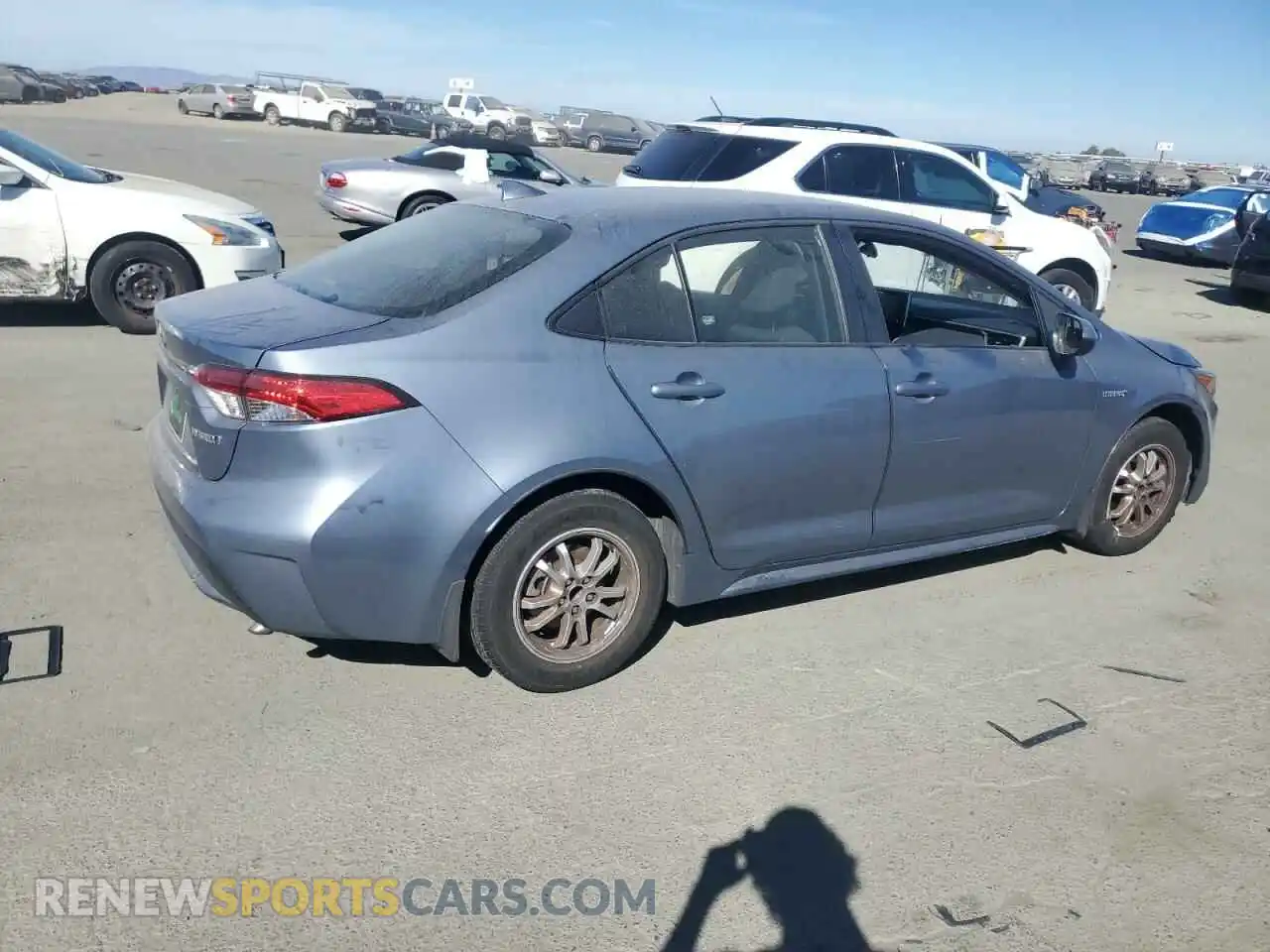 3 Photograph of a damaged car JTDEAMDE5MJ015416 TOYOTA COROLLA 2021
