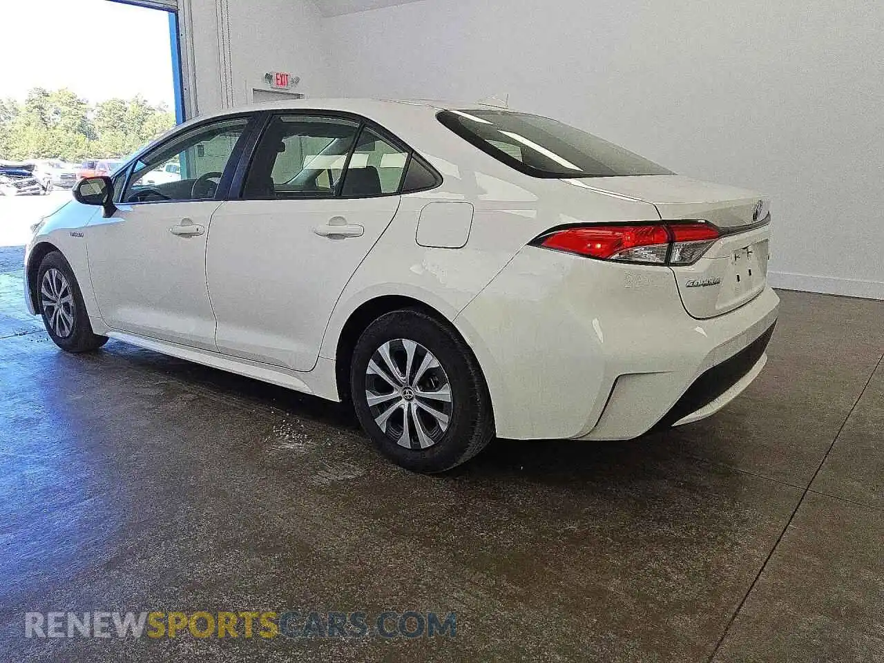 2 fotografías del automóvil dañado JTDEAMDE9MJ023129 TOYOTA COROLLA 2021