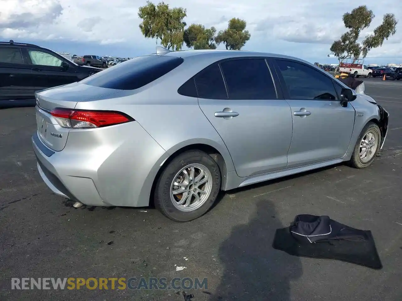 3 Photograph of a damaged car JTDEAMDE9MJ025575 TOYOTA COROLLA 2021
