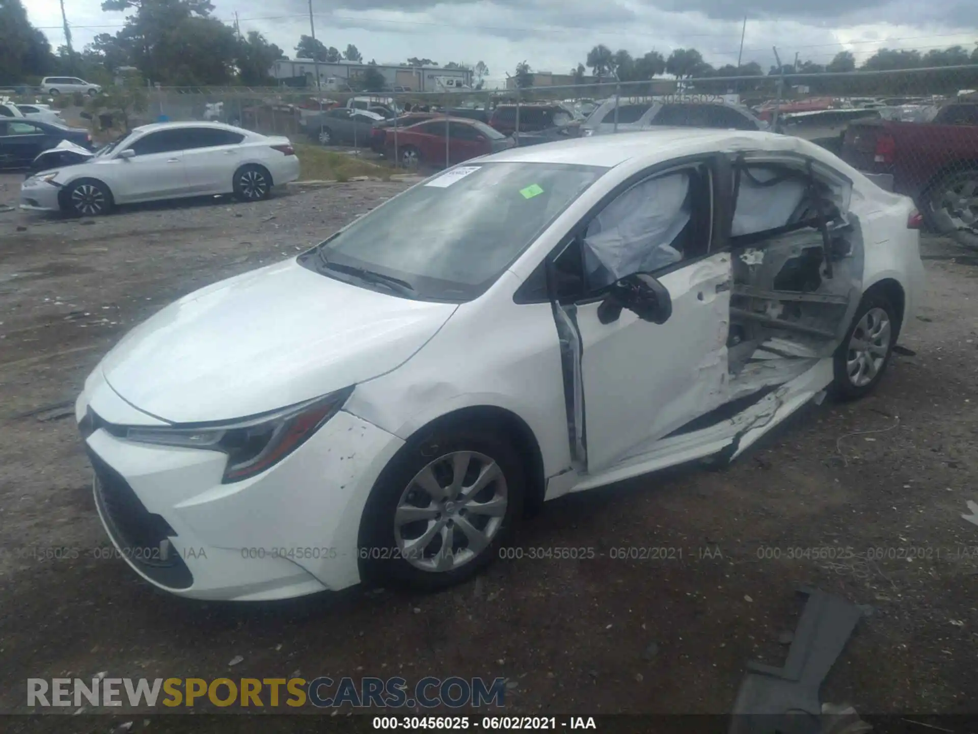 2 fotografías del automóvil dañado JTDEPMAE0MJ176596 TOYOTA COROLLA 2021