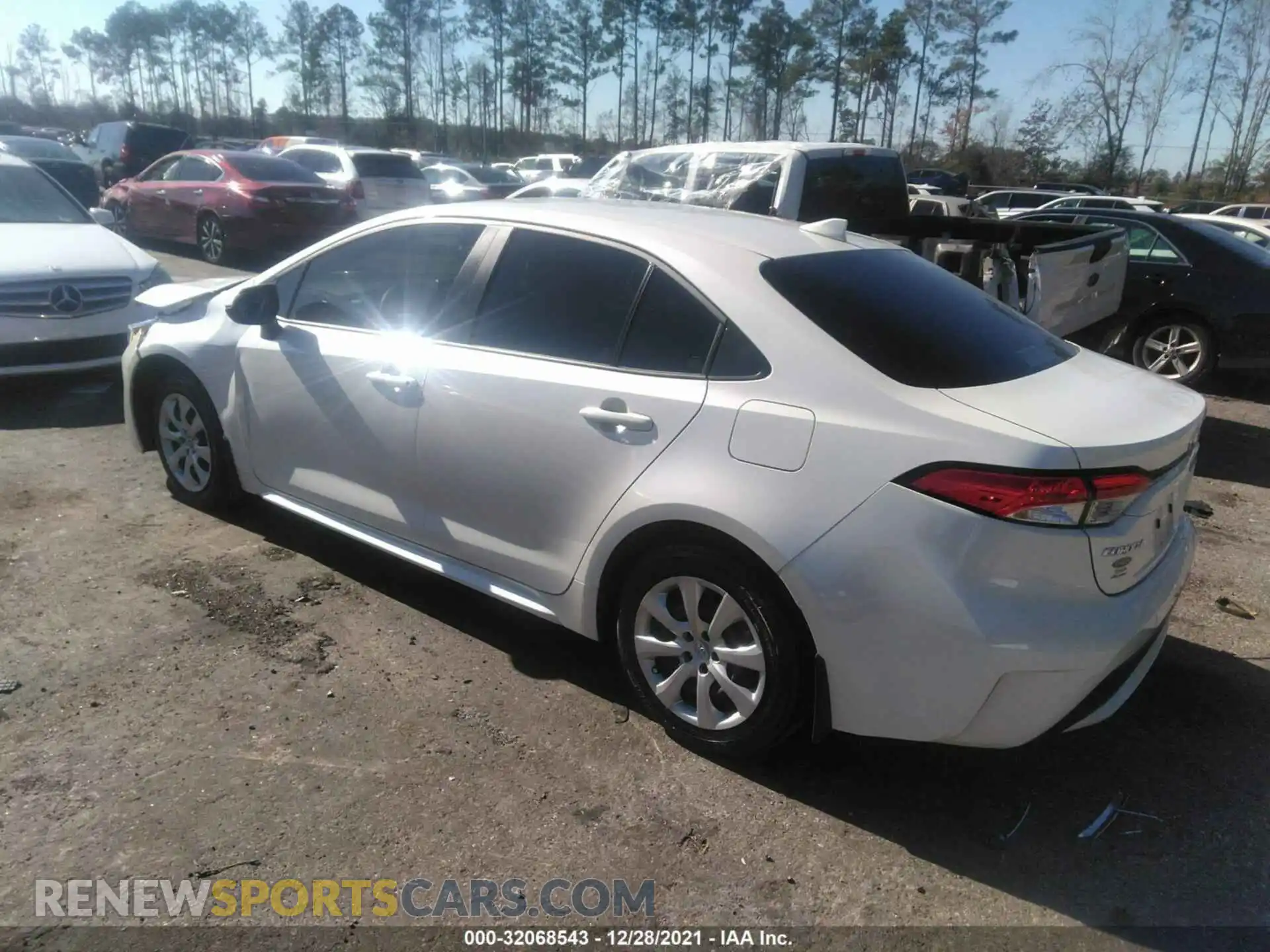 3 Фотография поврежденного автомобиля JTDEPMAE1MJ137368 TOYOTA COROLLA 2021
