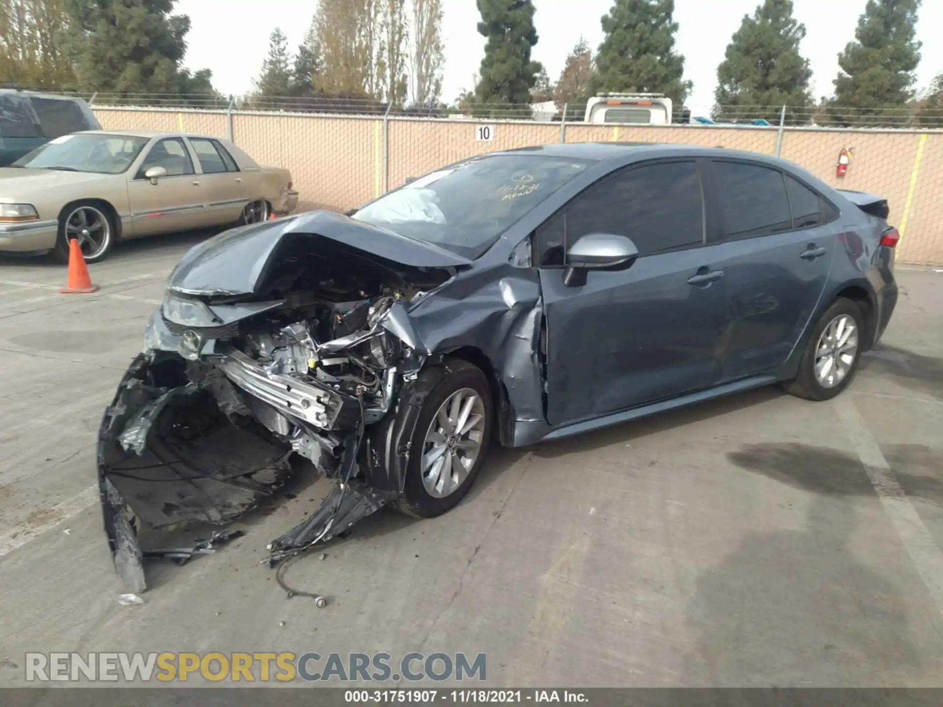 2 fotografías del automóvil dañado JTDVPMAE1MJ174419 TOYOTA COROLLA 2021