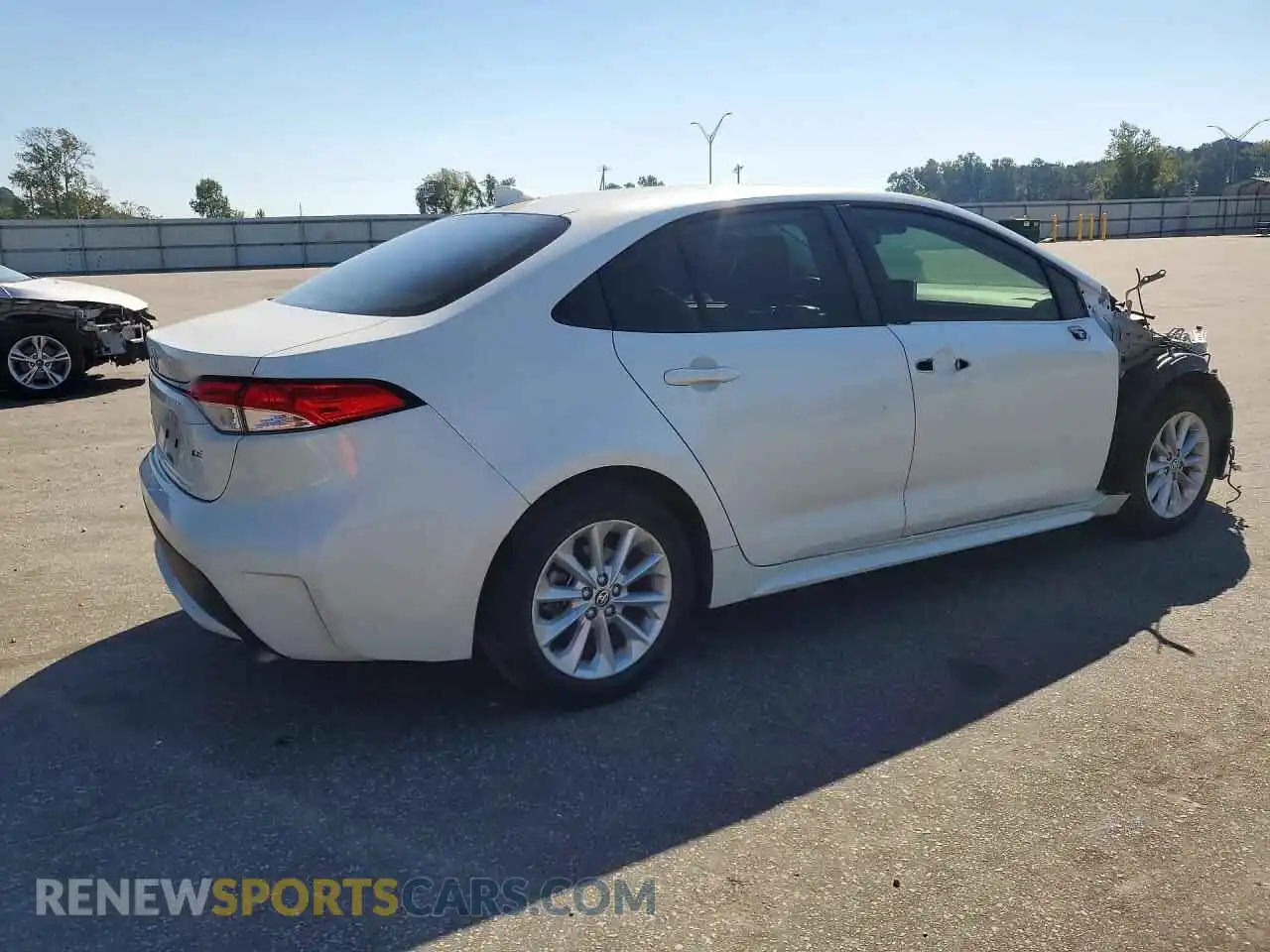 3 Photograph of a damaged car JTDVPMAE6MJ121831 TOYOTA COROLLA 2021