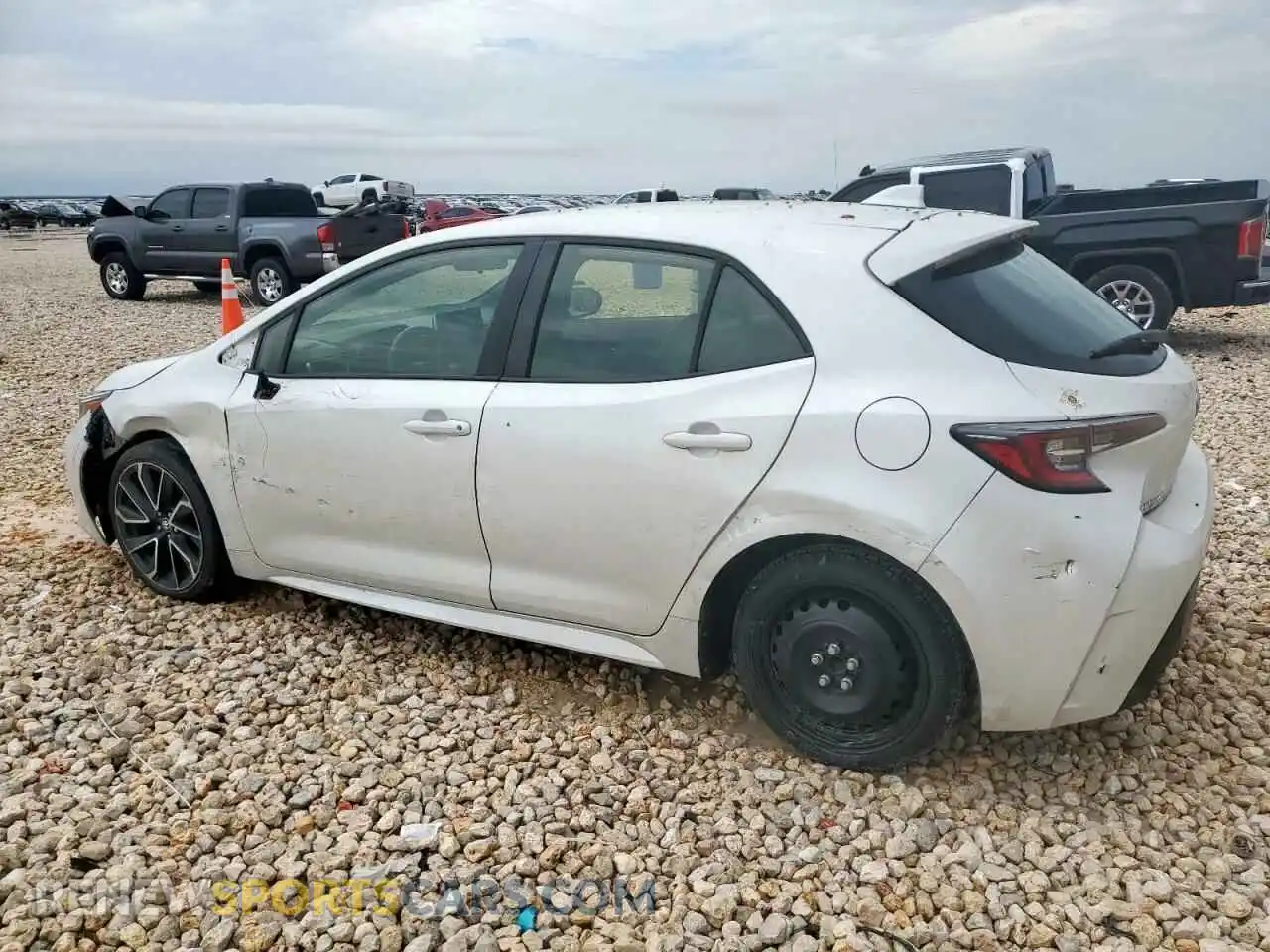 2 fotografías del automóvil dañado JTNC4MBE3M3119081 TOYOTA COROLLA 2021