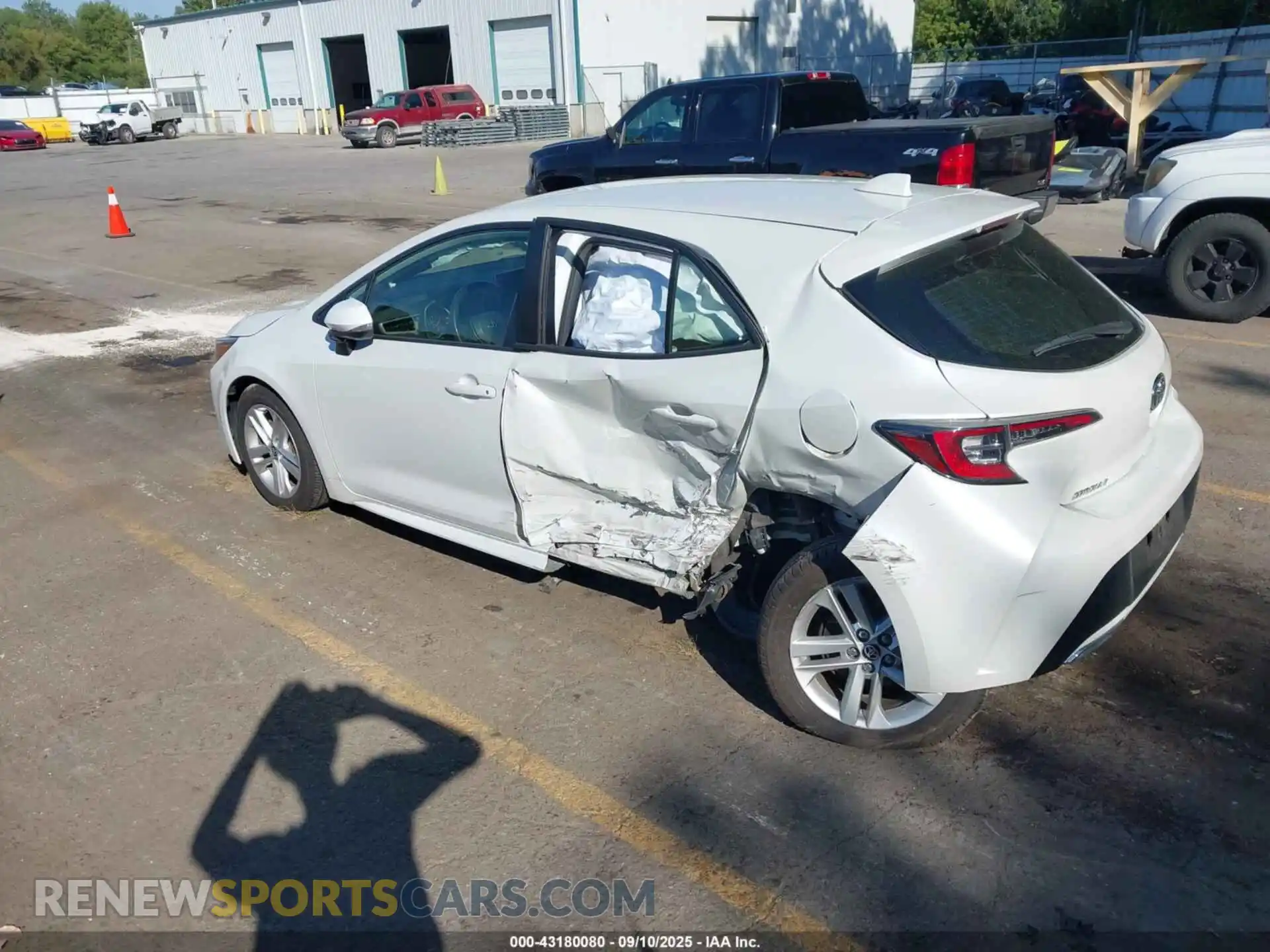 3 Photograph of a damaged car JTND4MBE8M3116276 TOYOTA COROLLA 2021