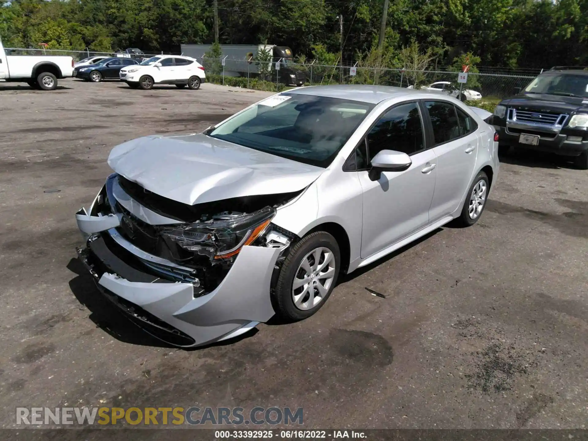 2 Photograph of a damaged car 5YFEPMAE1NP330598 TOYOTA COROLLA 2022