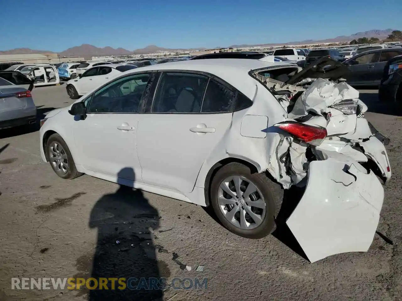 2 Photograph of a damaged car 5YFEPMAE2NP286644 TOYOTA COROLLA 2022