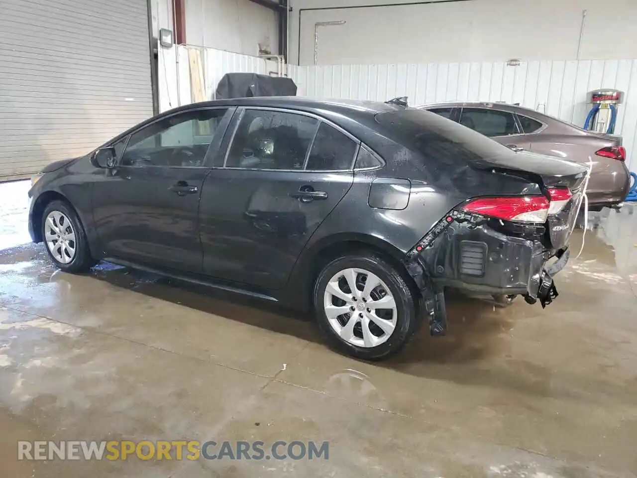 2 Photograph of a damaged car 5YFEPMAE2NP292184 TOYOTA COROLLA 2022